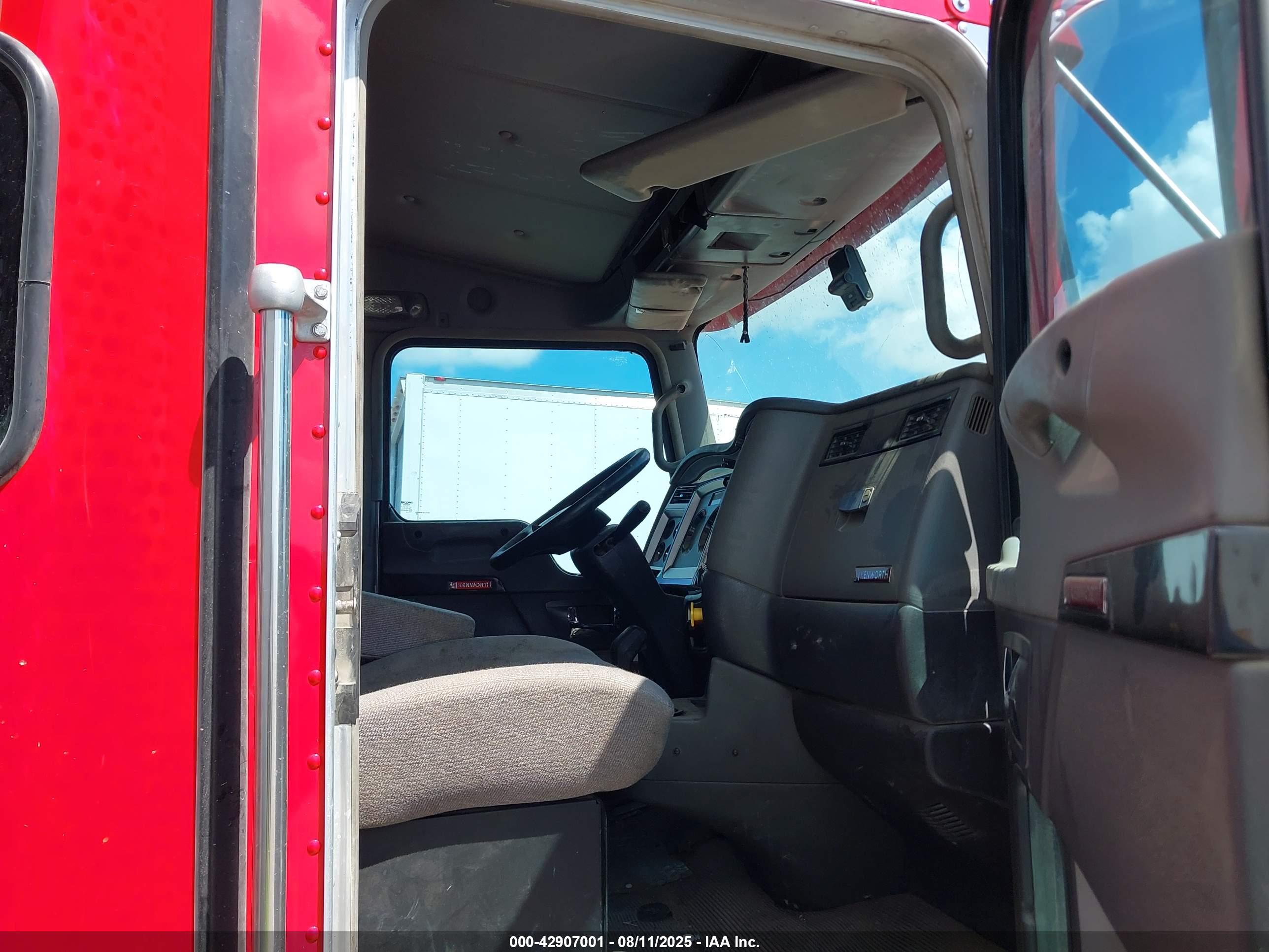 KENWORTH T800 image 7