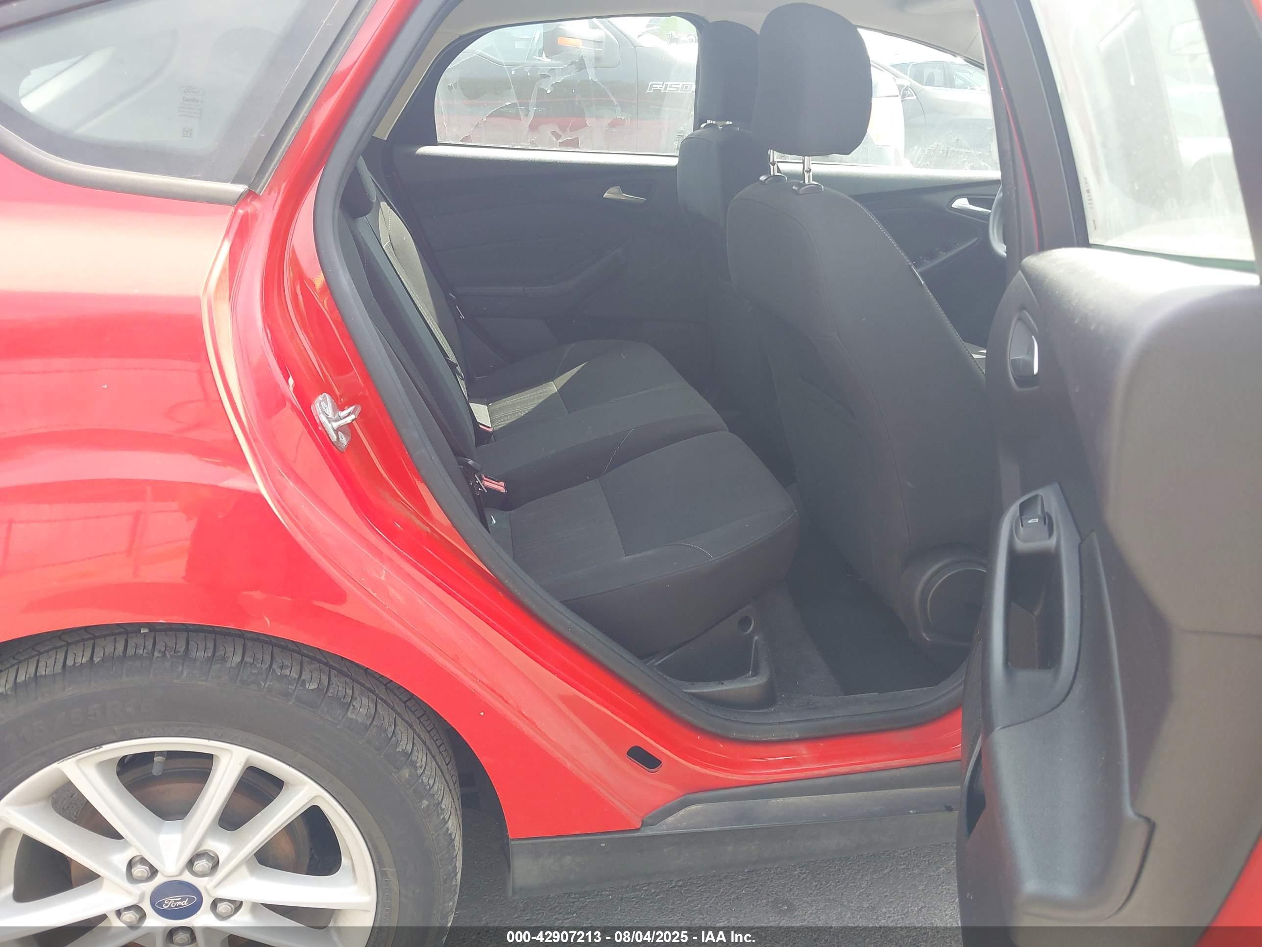 FORD FOCUS image 8