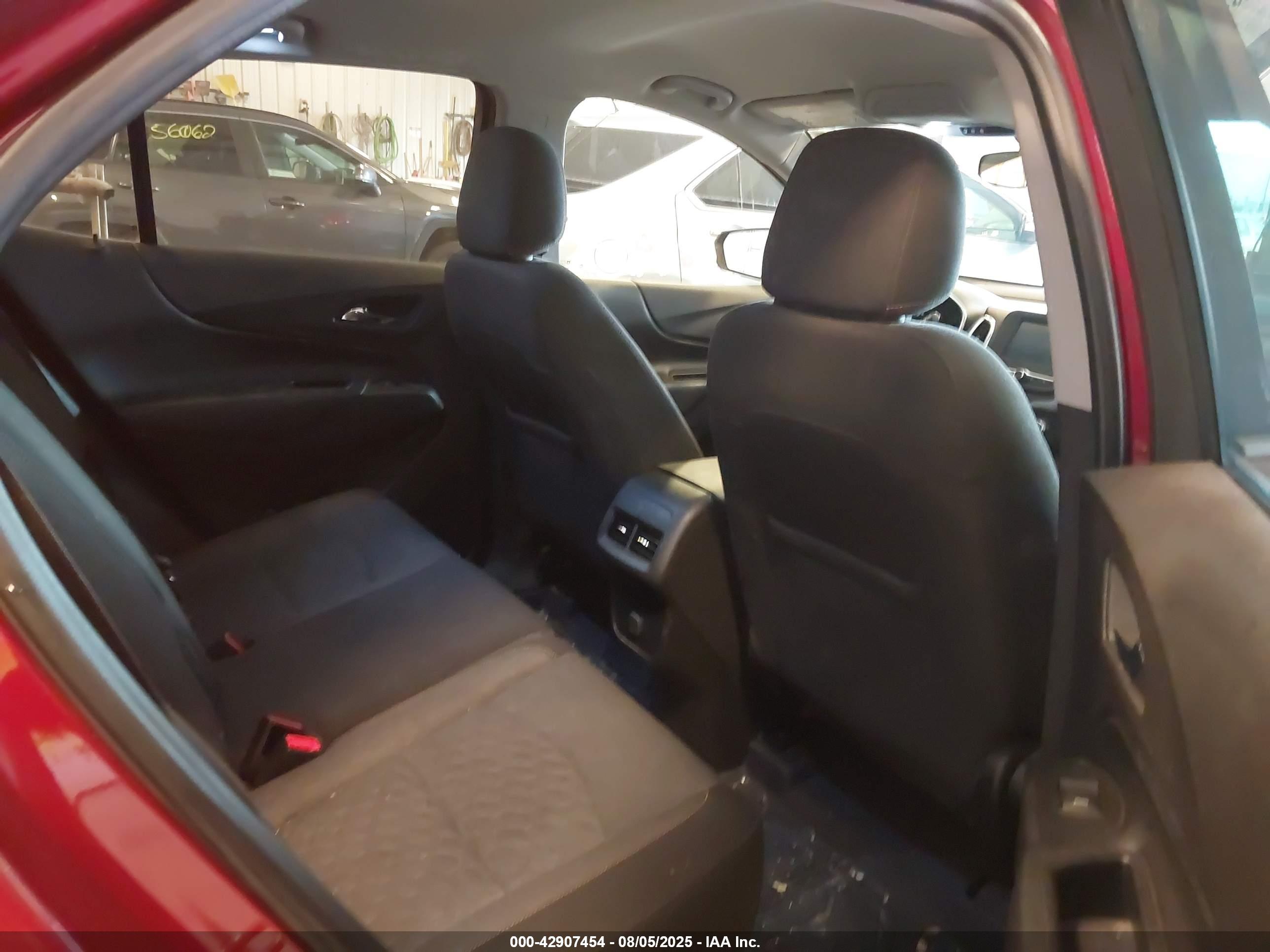 CHEVROLET EQUINOX image 8