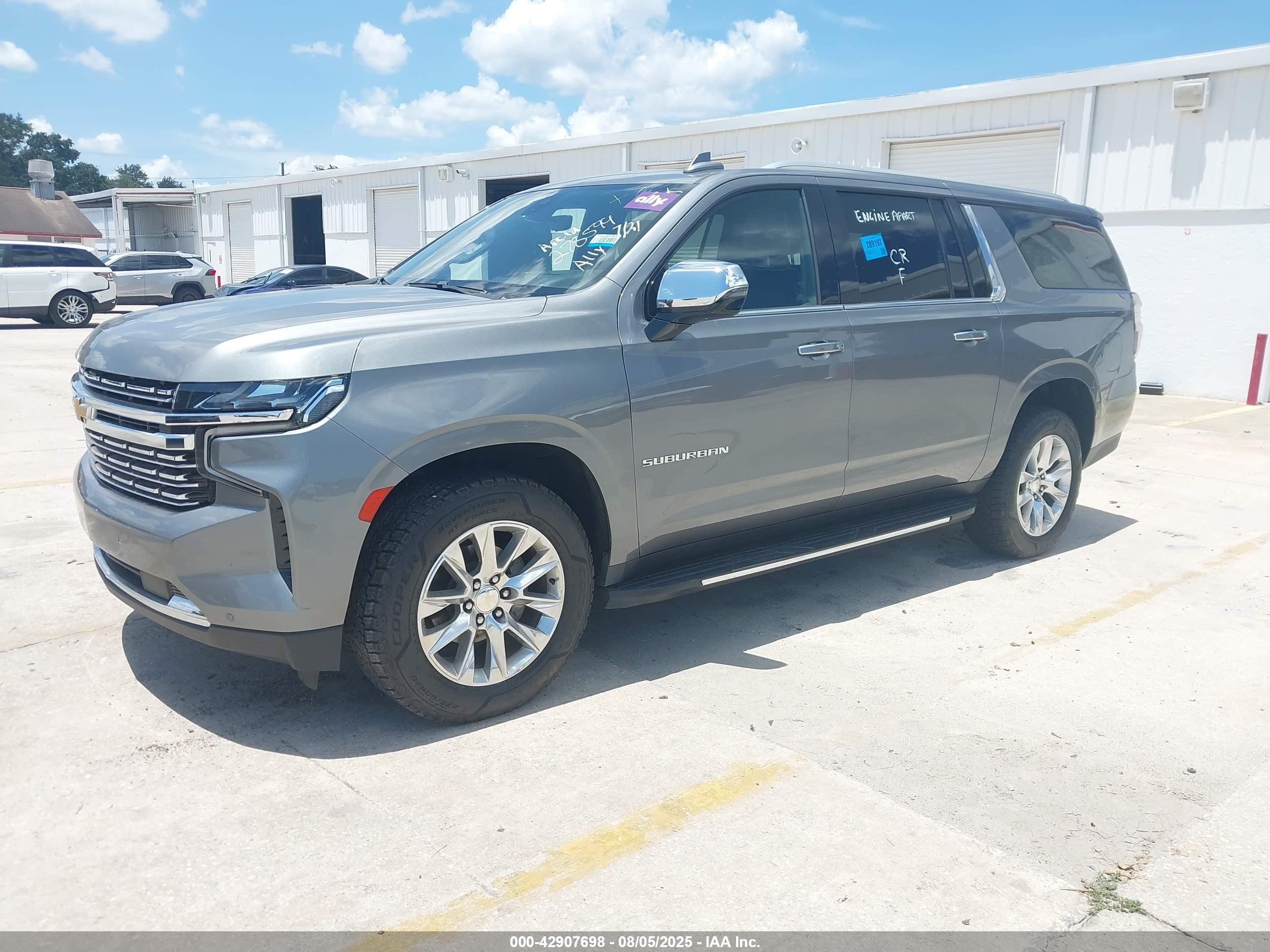 CHEVROLET SUBURBAN image 2