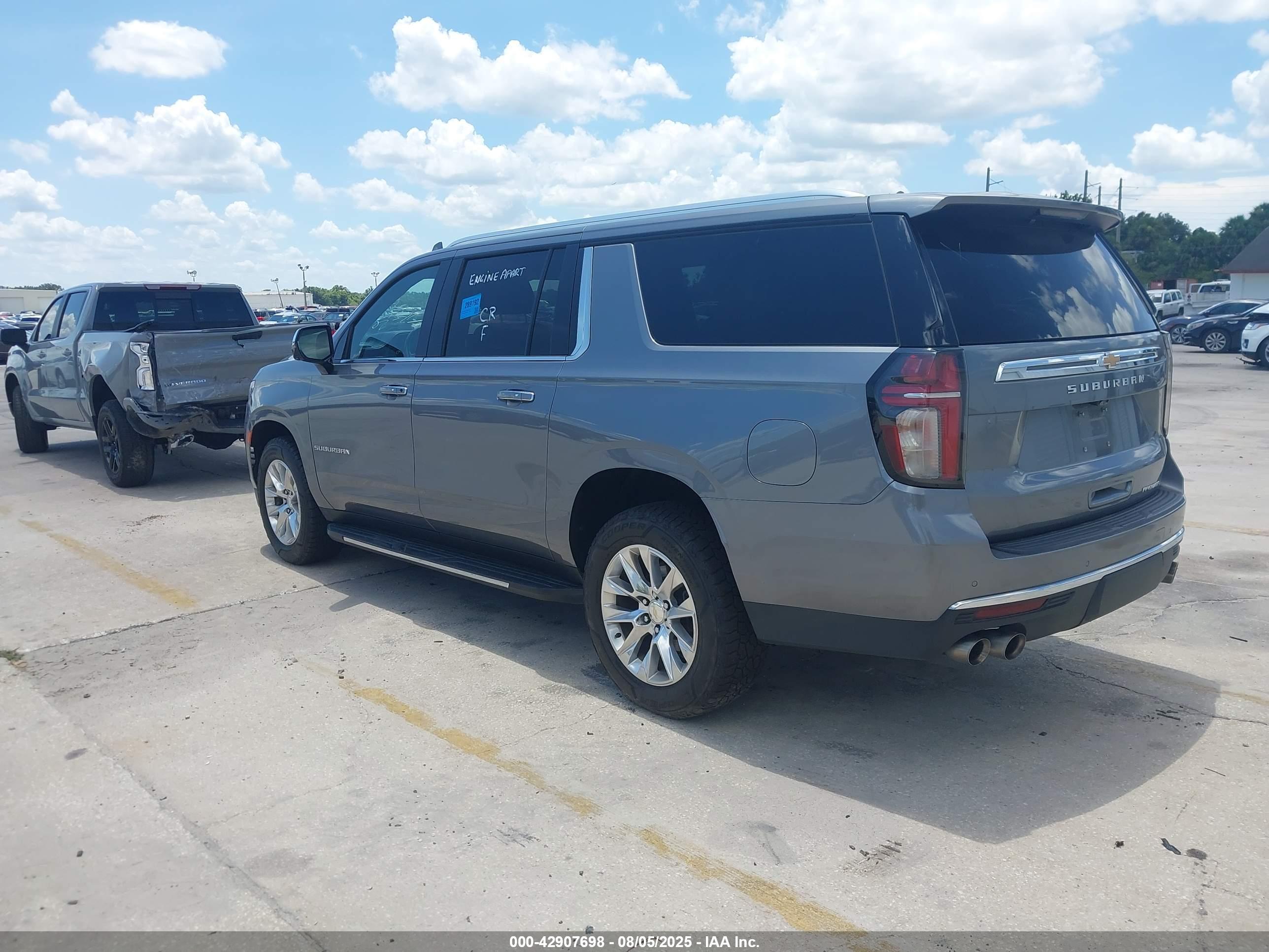 CHEVROLET SUBURBAN image 3