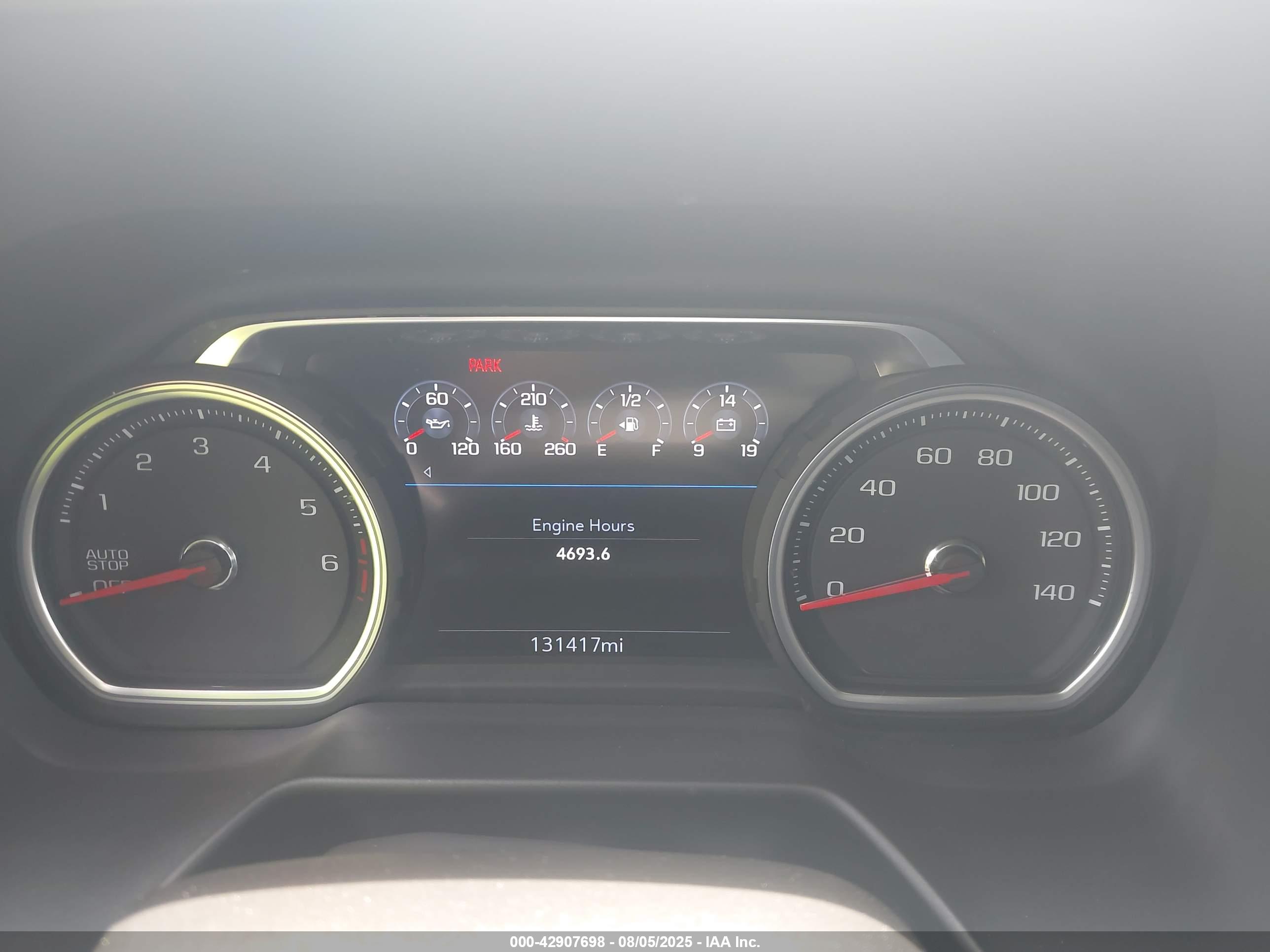 CHEVROLET SUBURBAN image 7