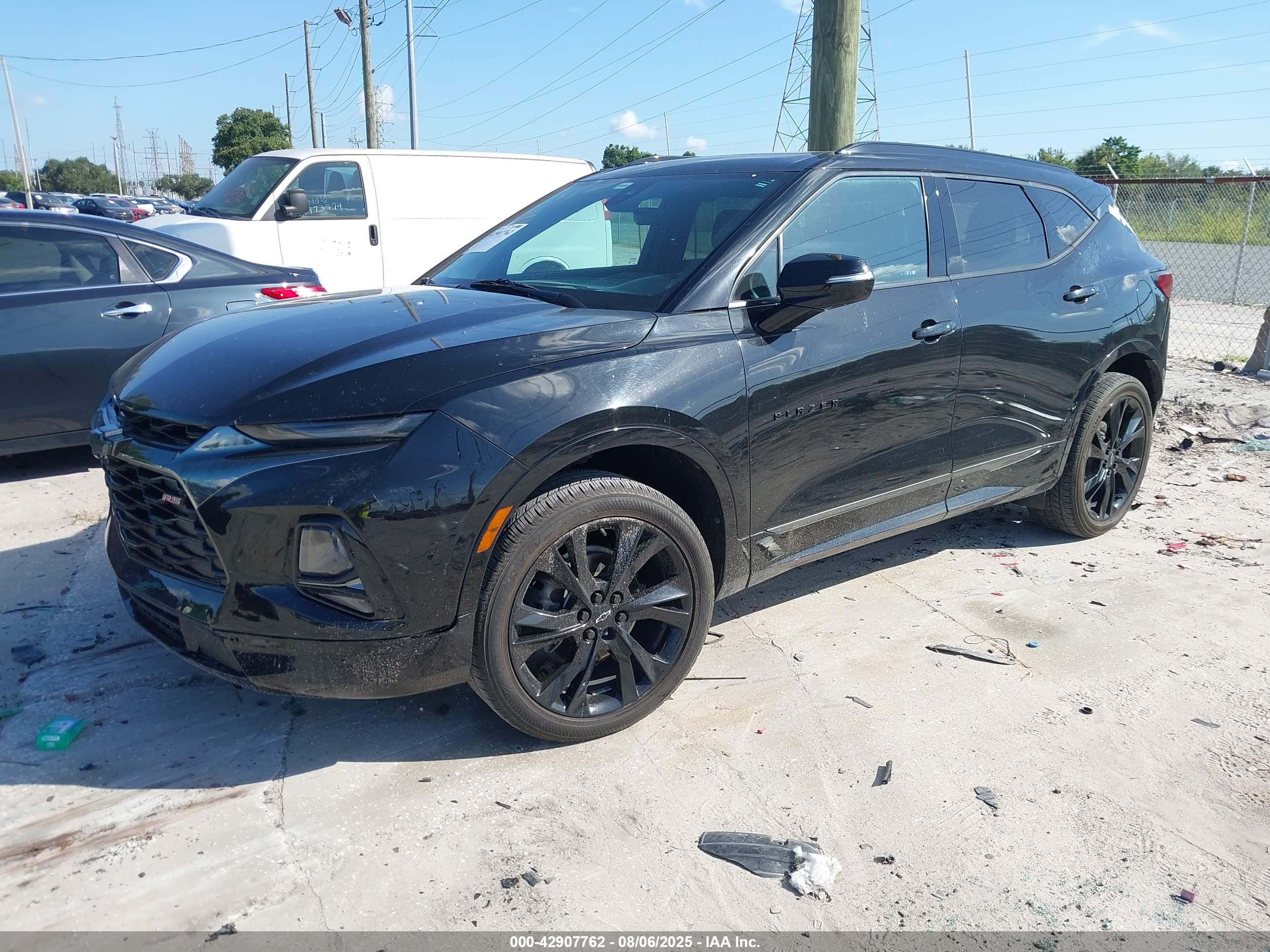 CHEVROLET BLAZER image 2