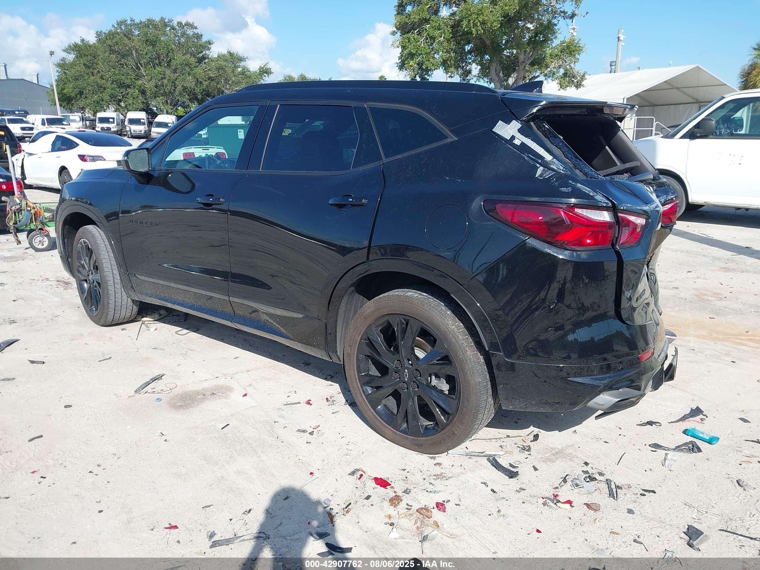 CHEVROLET BLAZER image 3