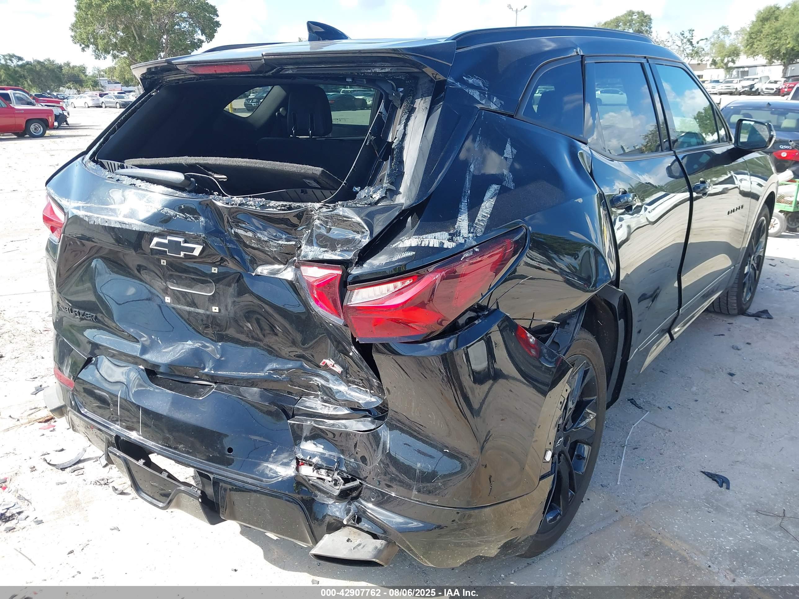 CHEVROLET BLAZER image 6