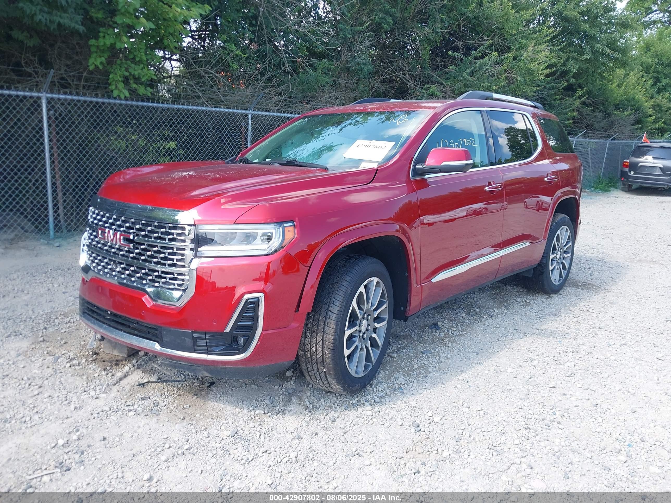 GMC ACADIA image 2