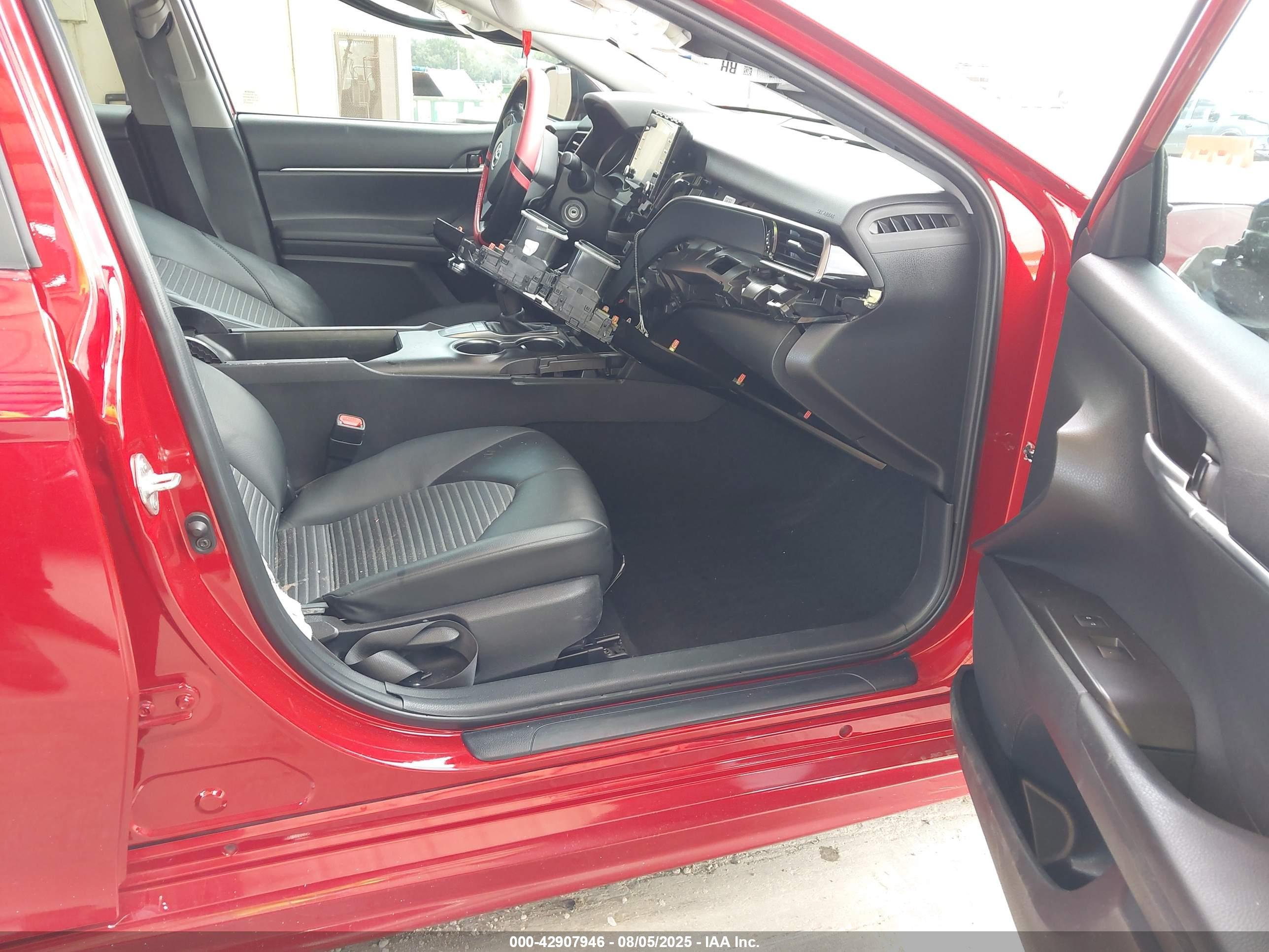 TOYOTA CAMRY image 5