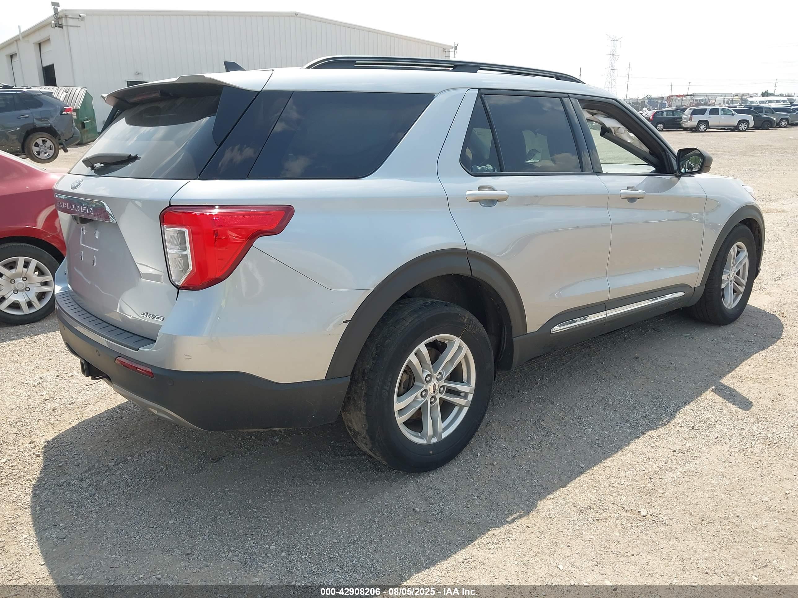 FORD EXPLORER image 4