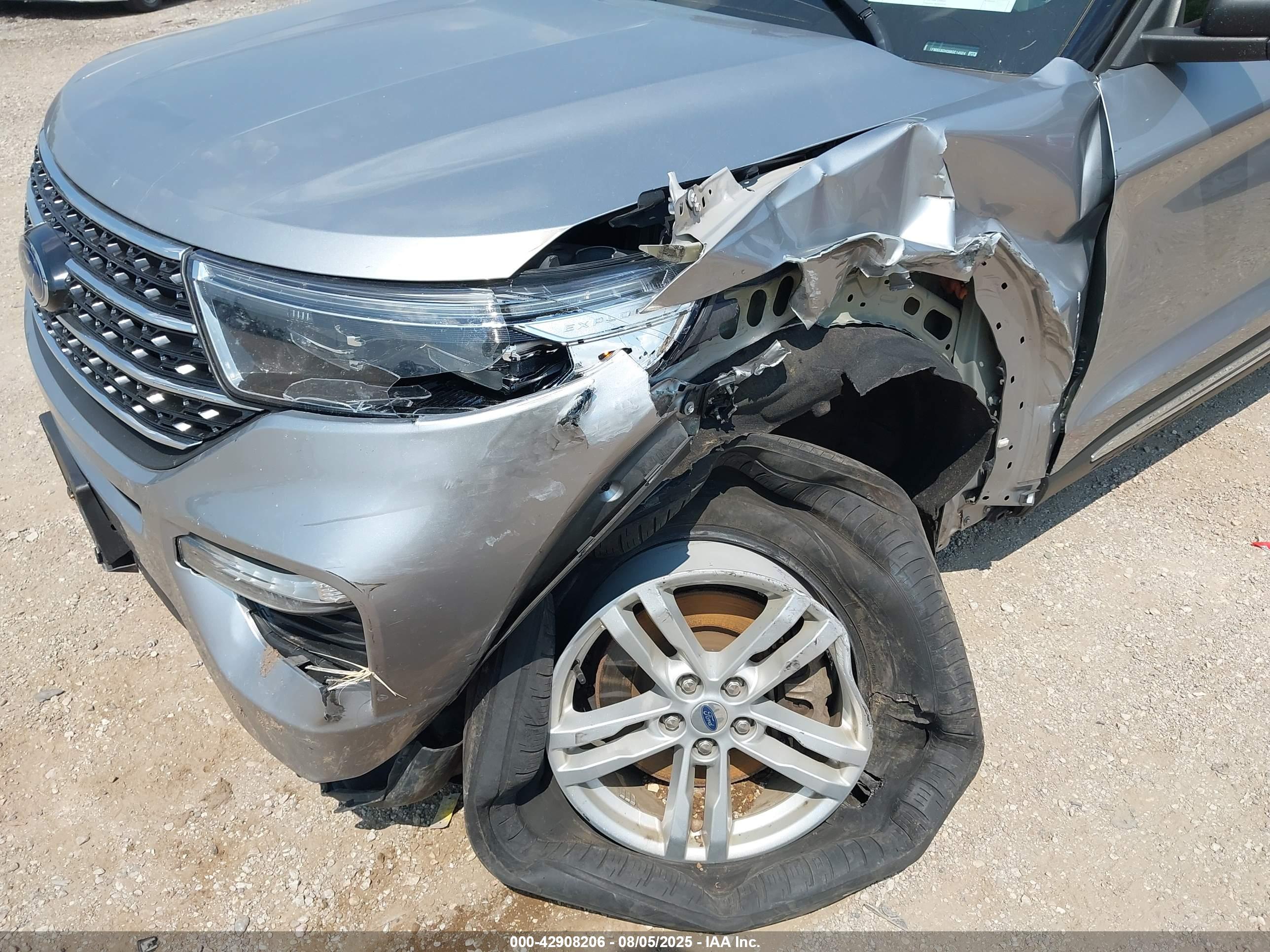 FORD EXPLORER image 6