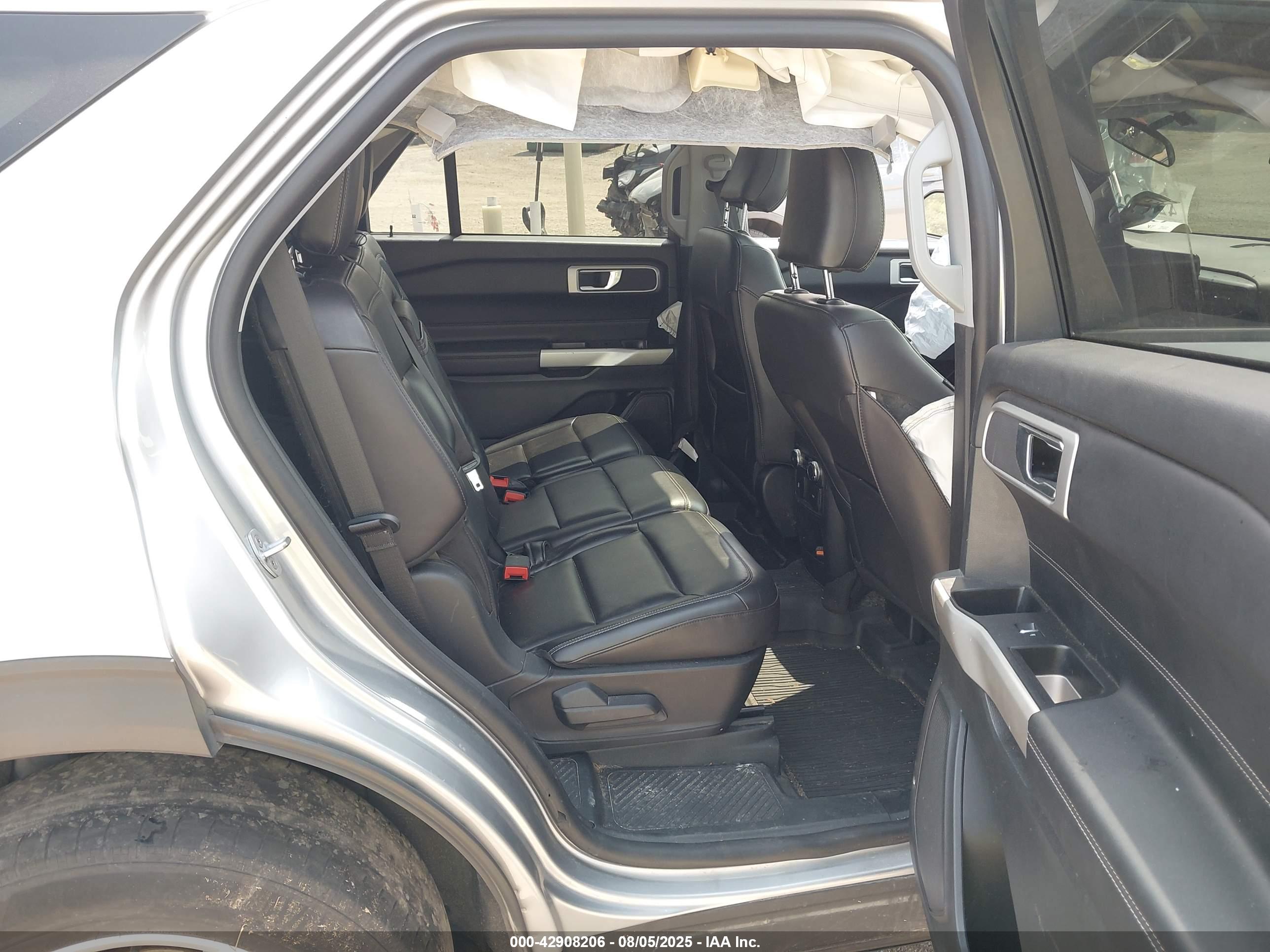 FORD EXPLORER image 8