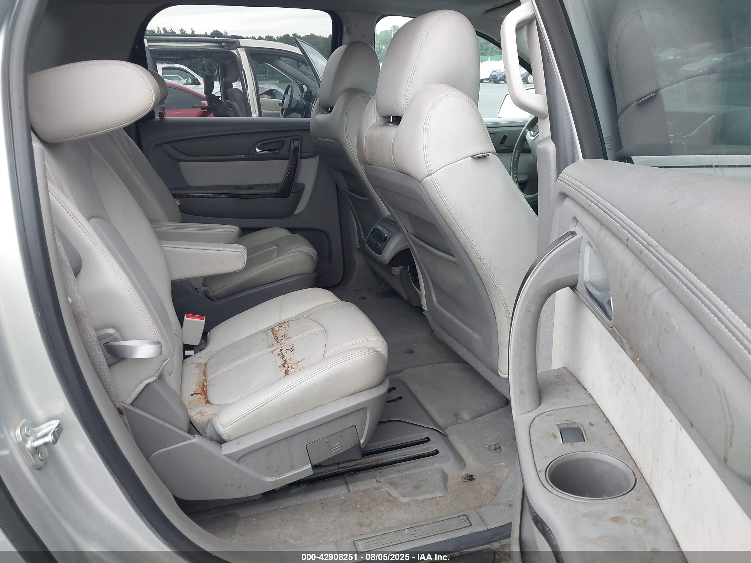 GMC ACADIA image 8