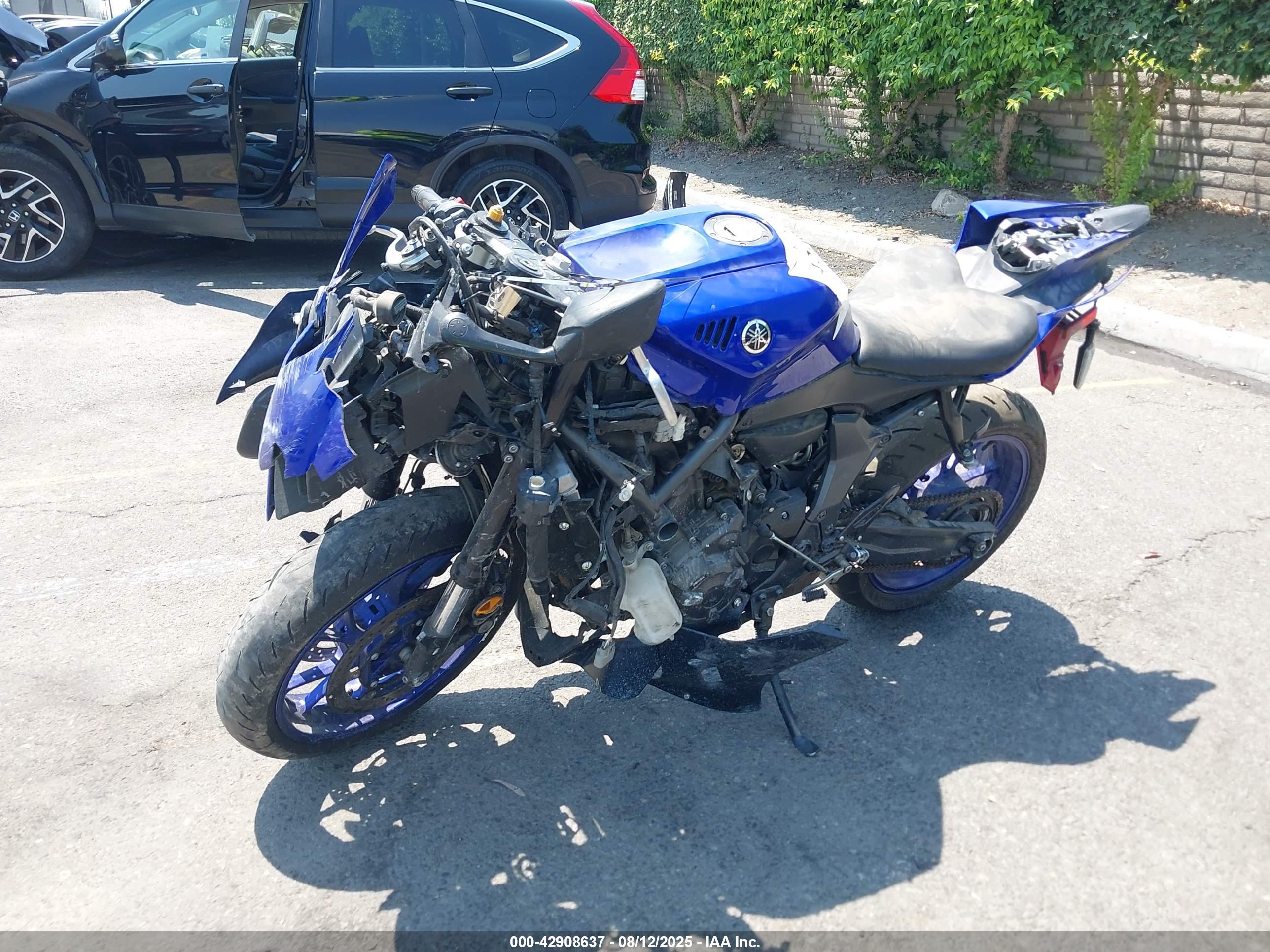 YAMAHA YZFR7 image 2