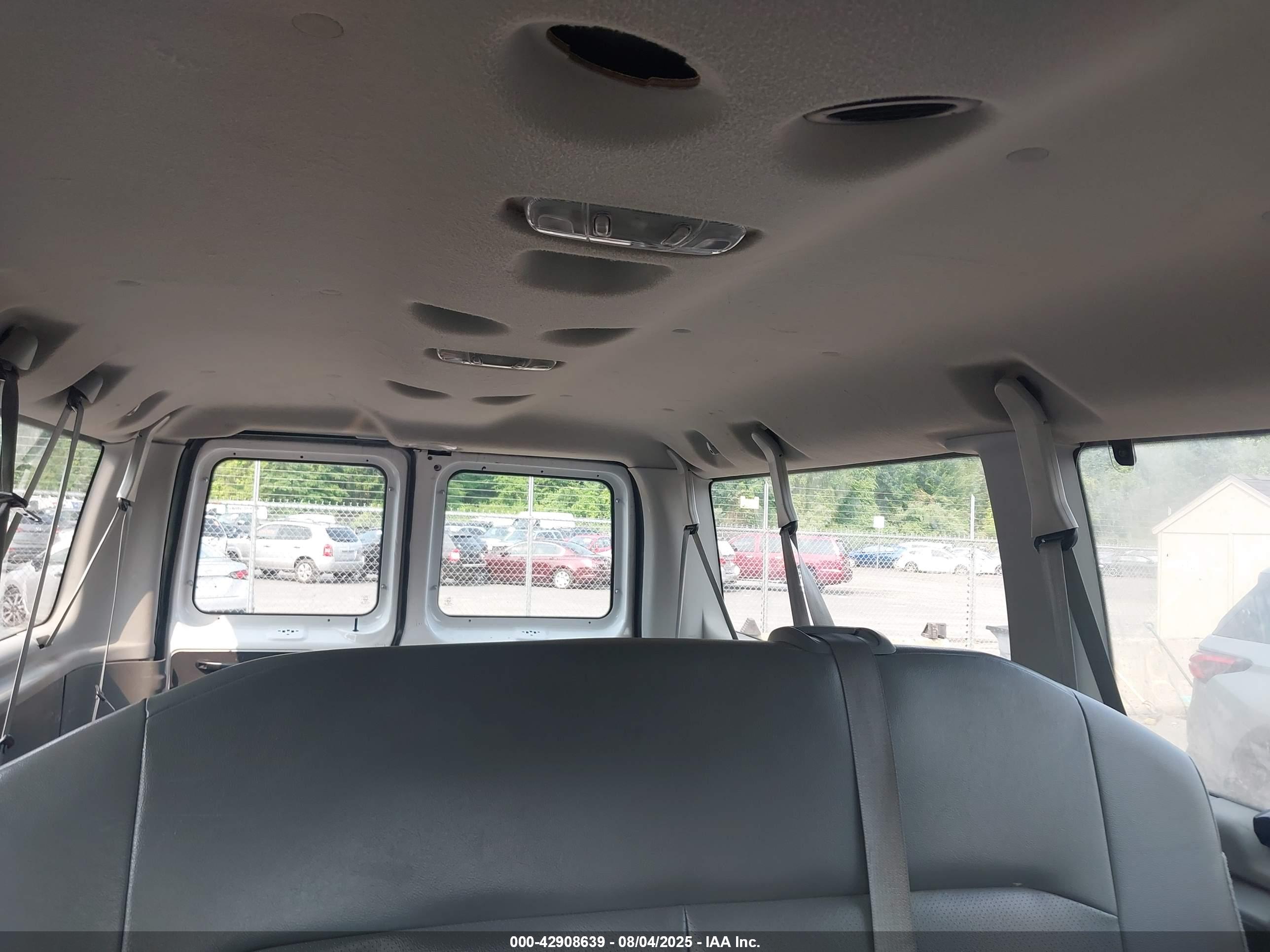FORD E-350 image 8