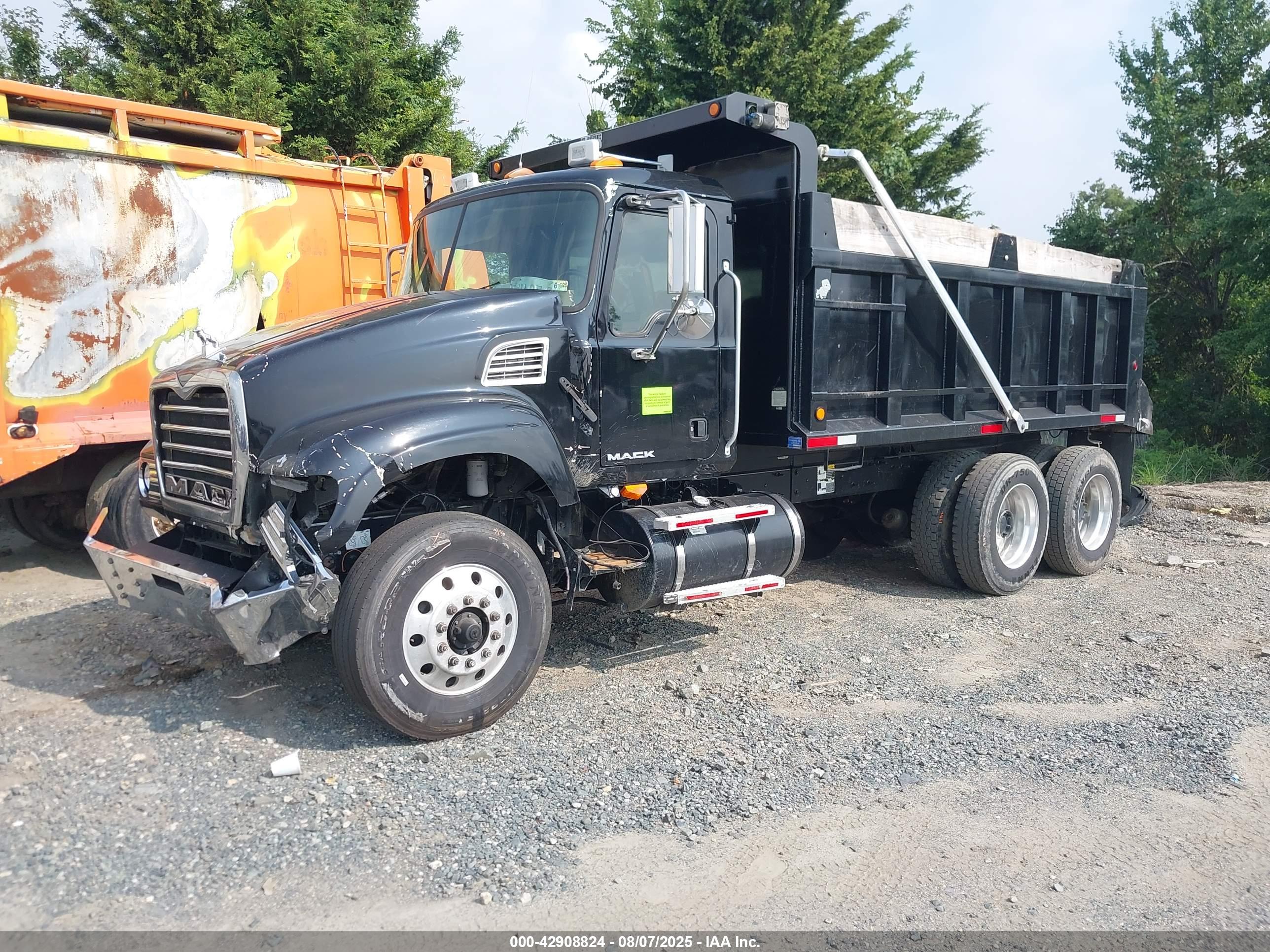 MACK 700 image 2