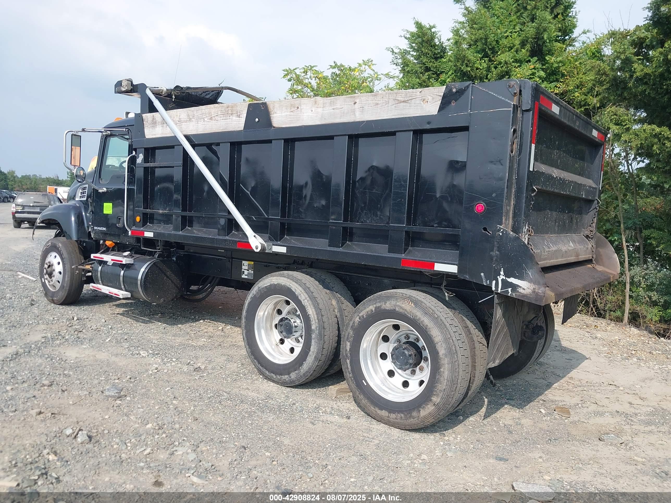 MACK 700 image 3