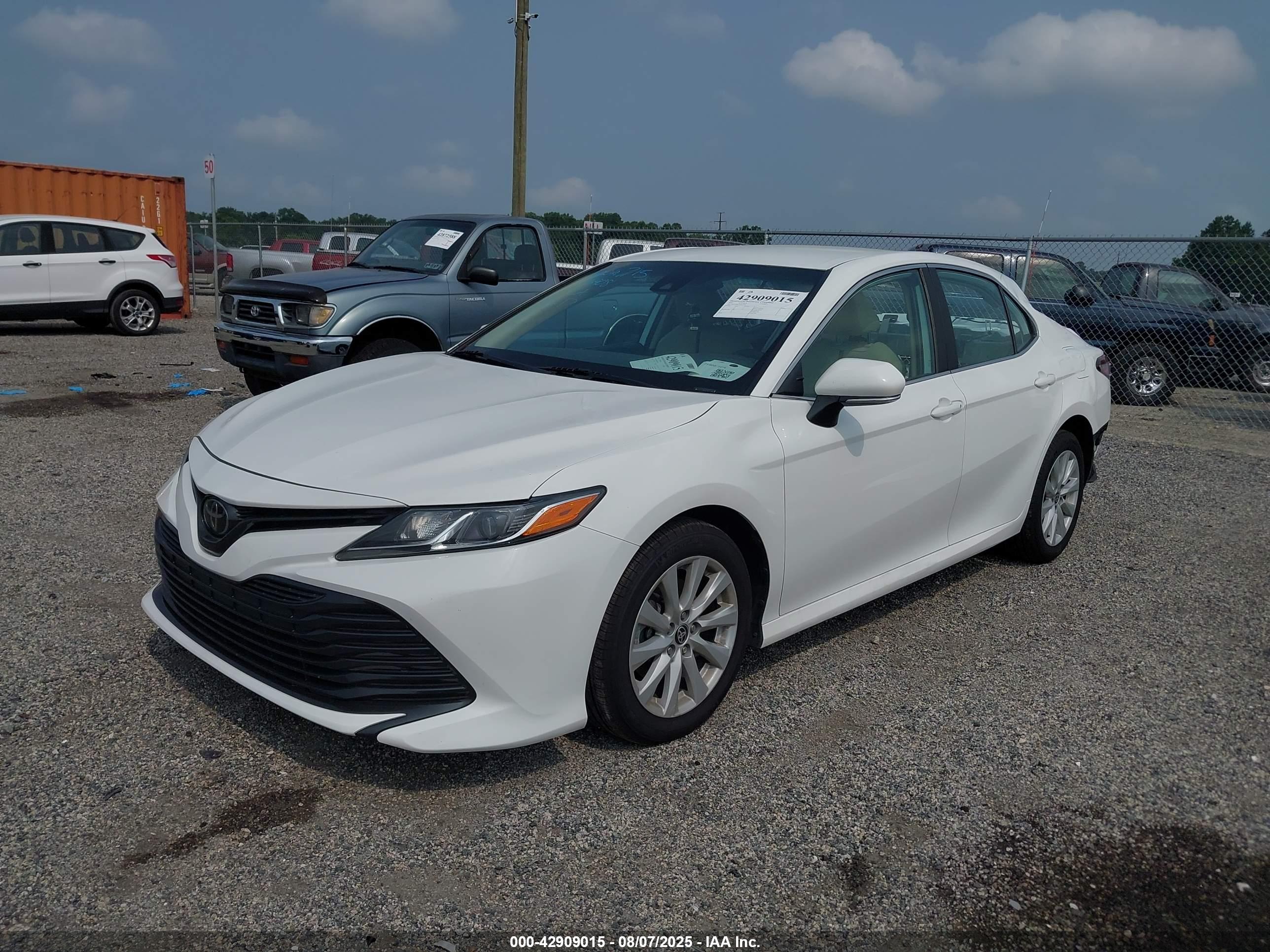 TOYOTA CAMRY image 2