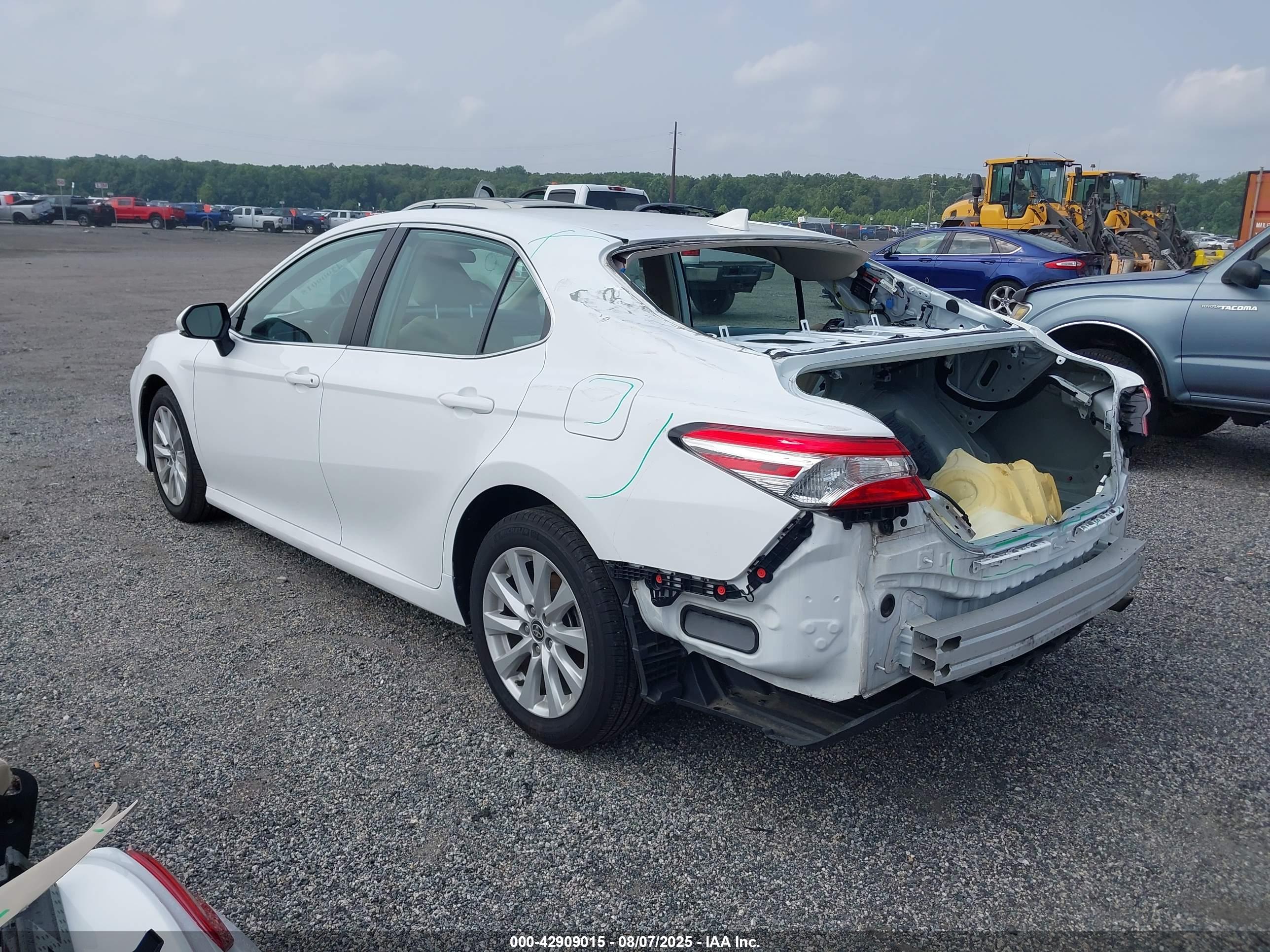 TOYOTA CAMRY image 3