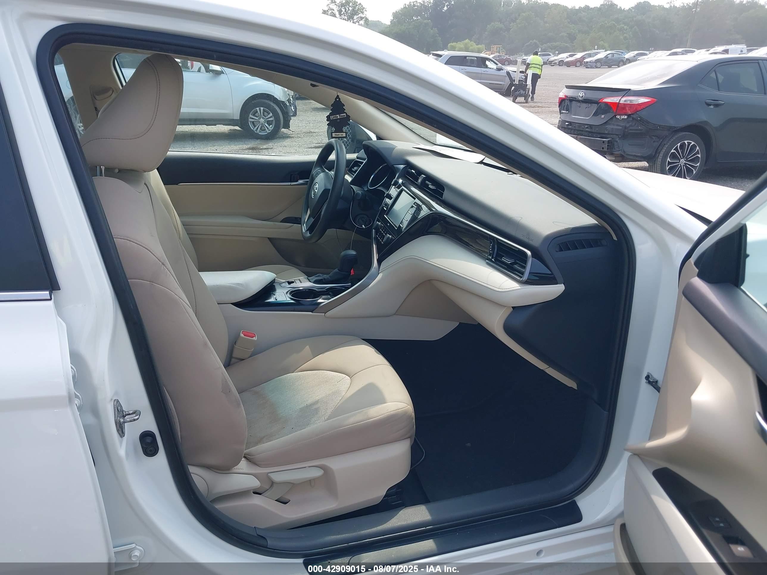 TOYOTA CAMRY image 5