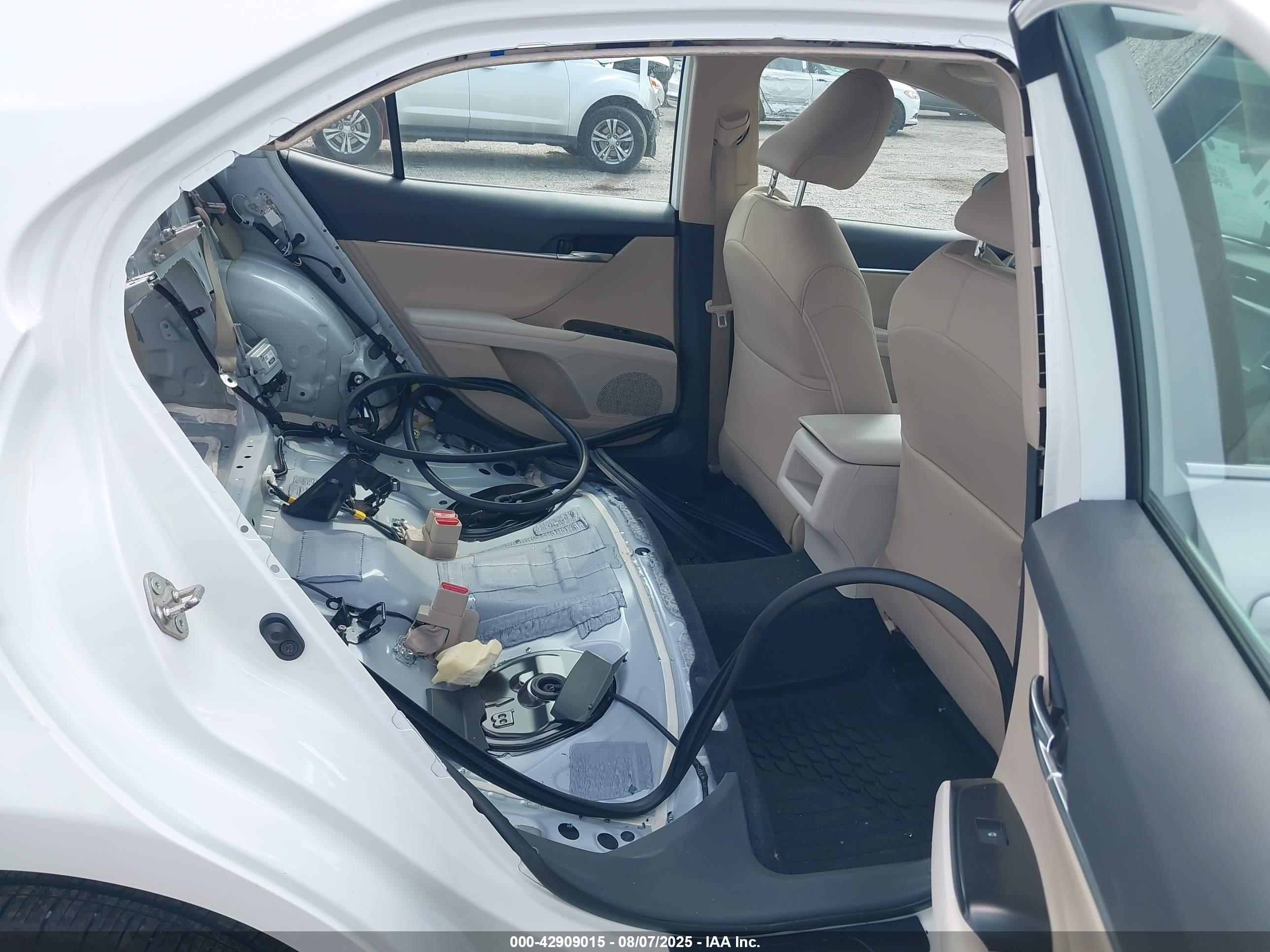 TOYOTA CAMRY image 8