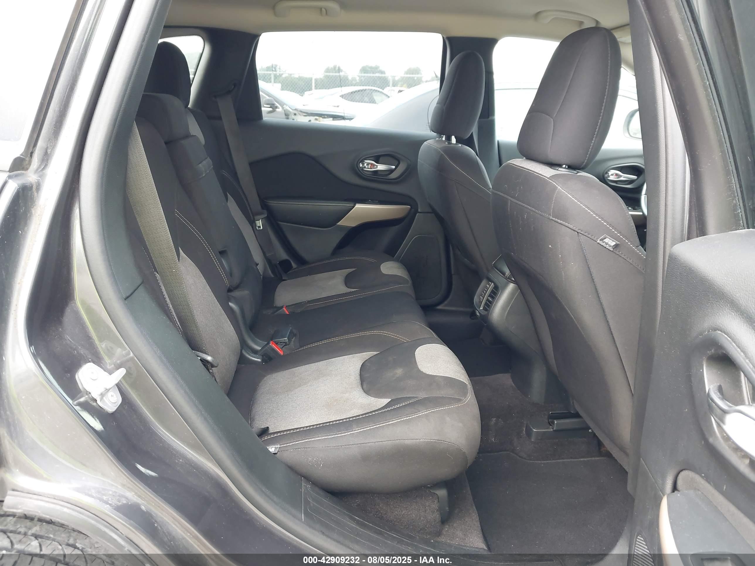 JEEP CHEROKEE image 8