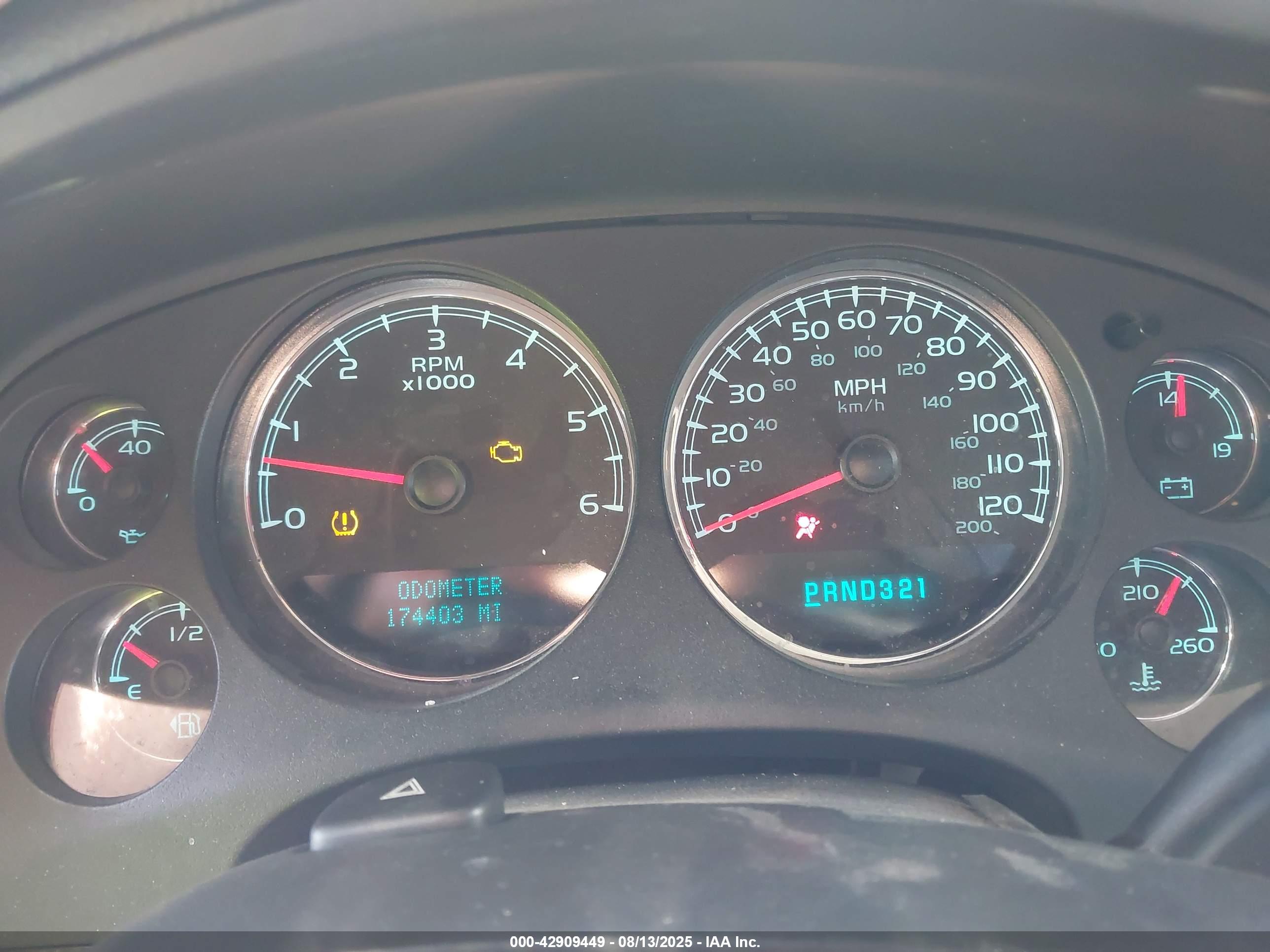 CHEVROLET SUBURBAN image 7