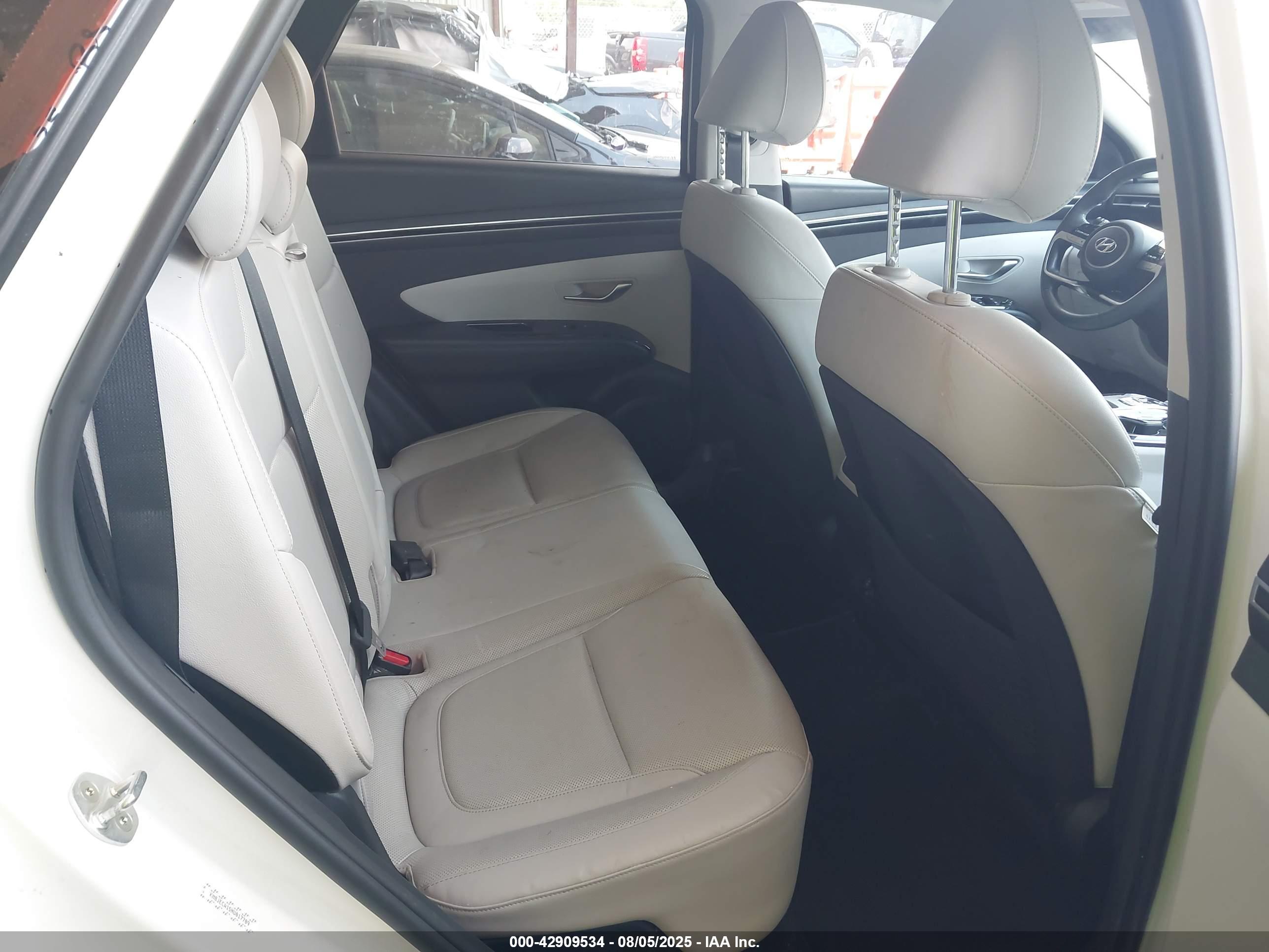 HYUNDAI TUCSON image 8