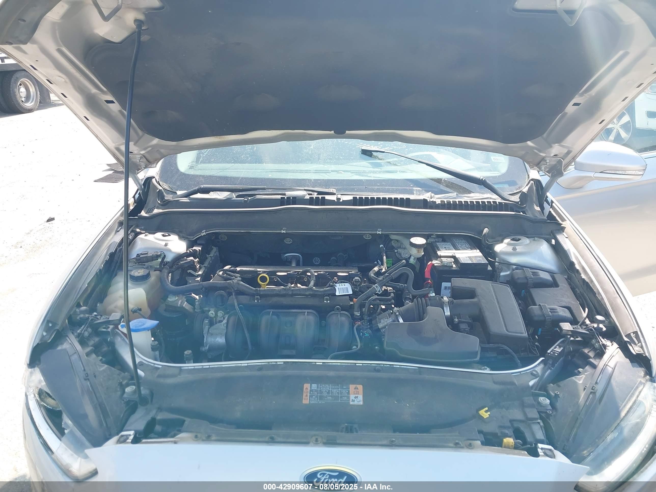 FORD FUSION image 10