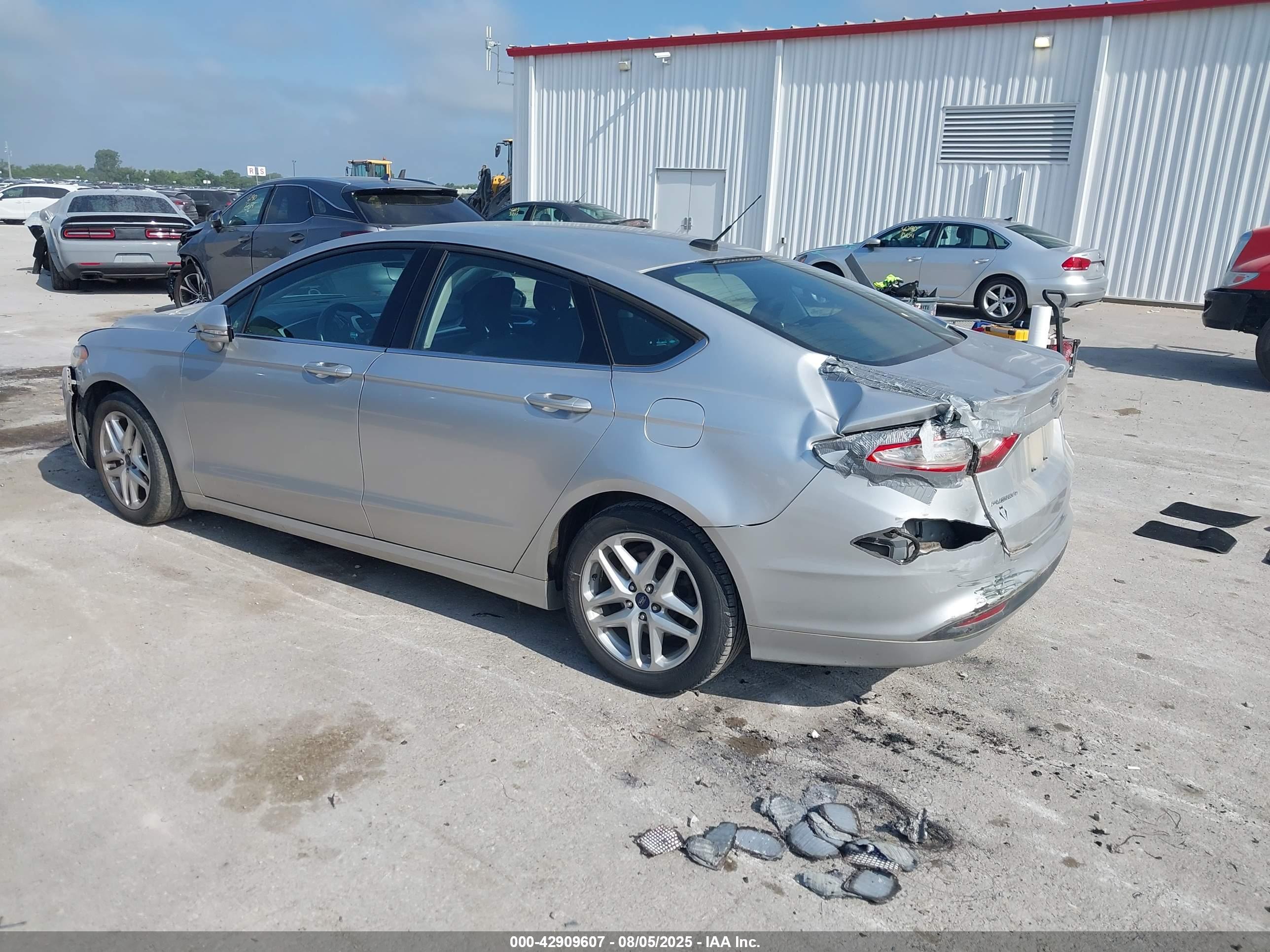 FORD FUSION image 3