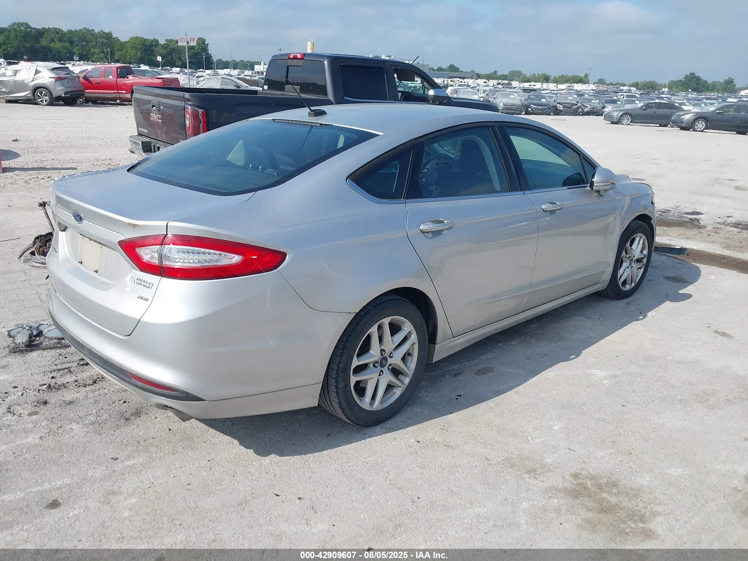 FORD FUSION image 4