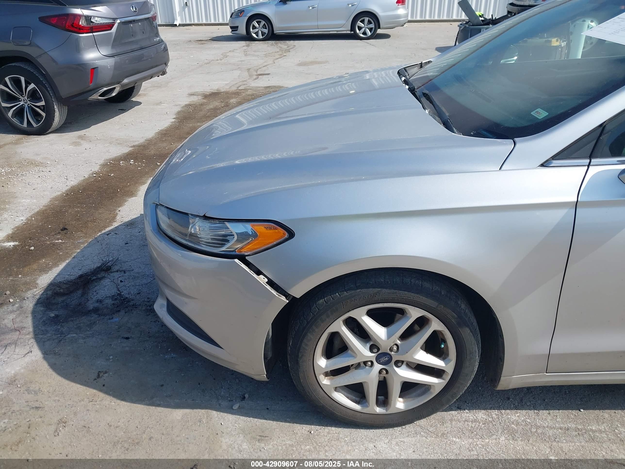 FORD FUSION image 6