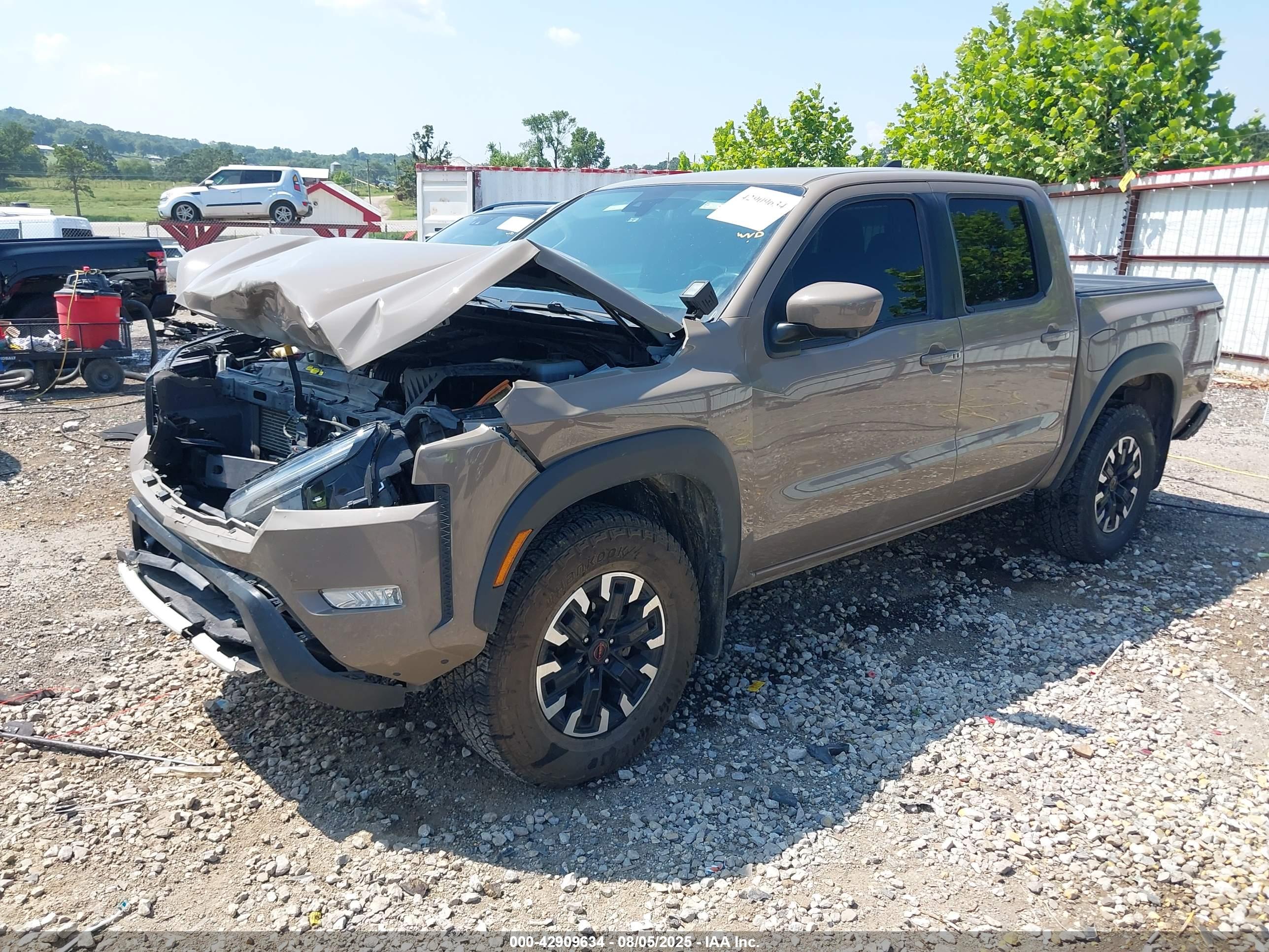 NISSAN FRONTIER image 2