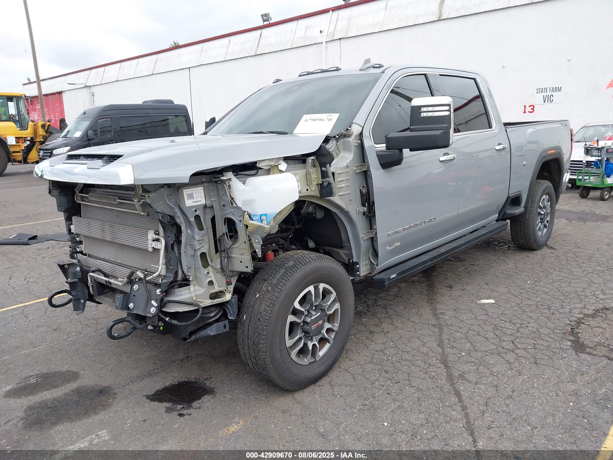 GMC SIERRA image 2