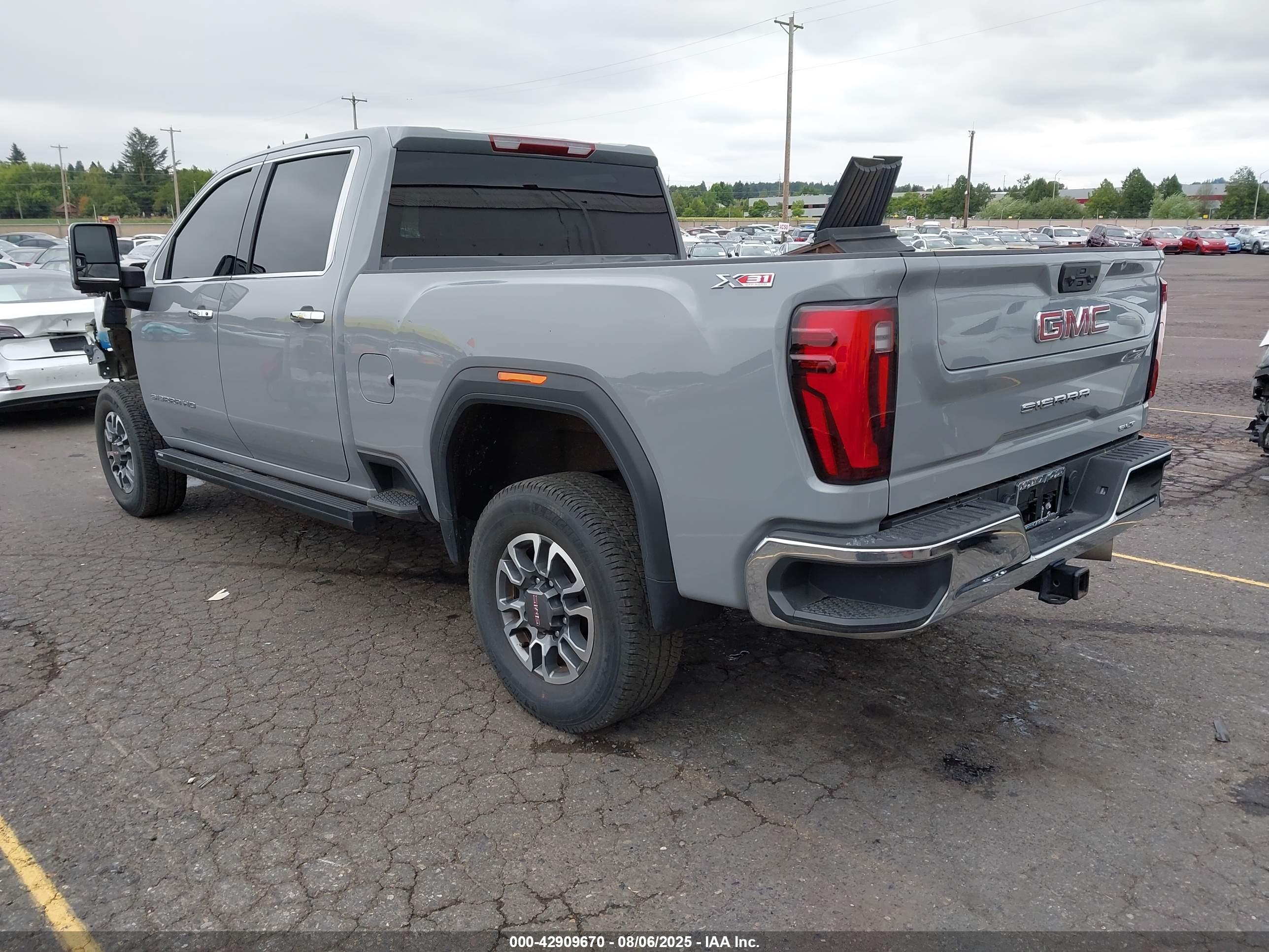 GMC SIERRA image 3