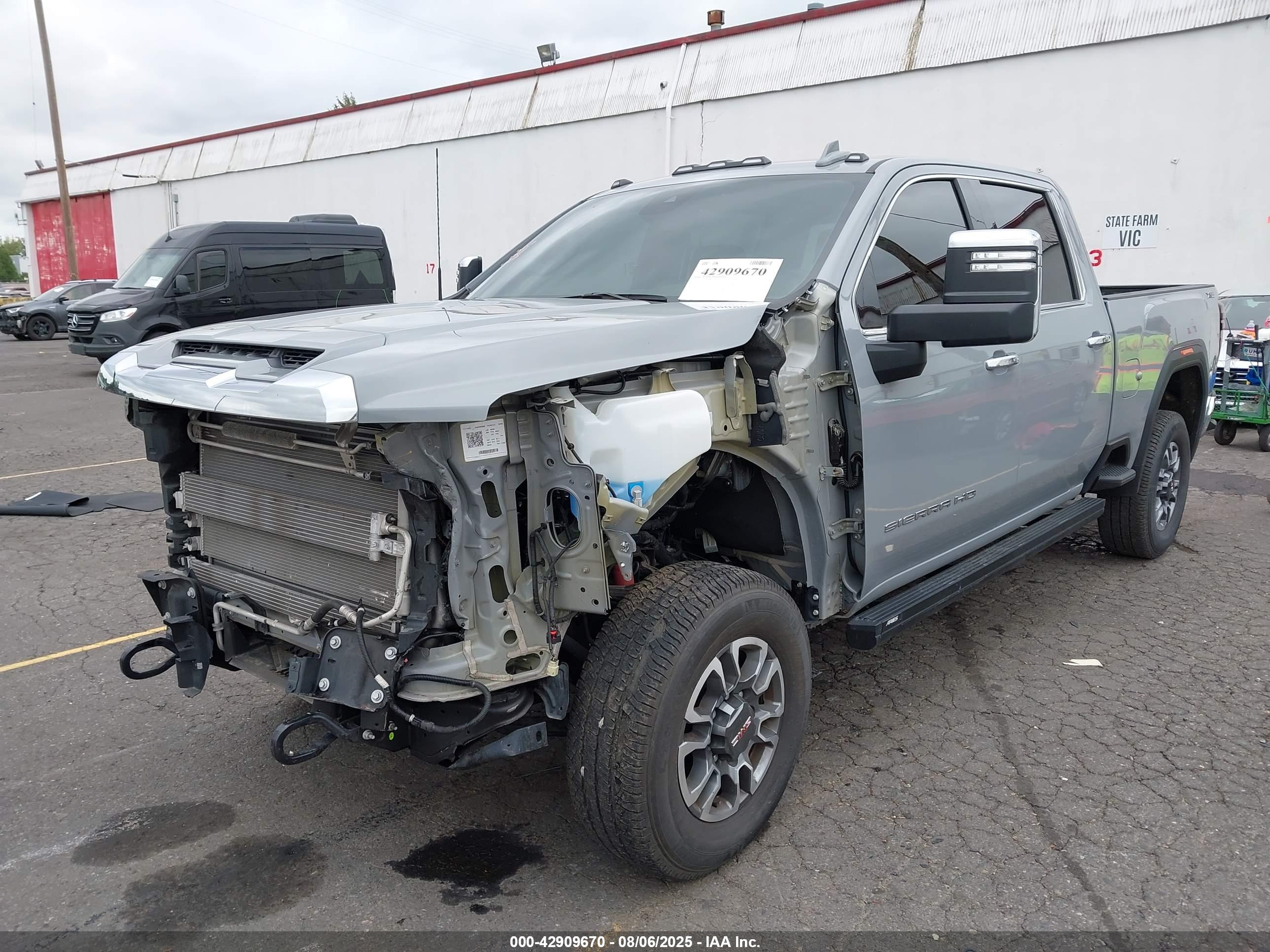 GMC SIERRA image 6