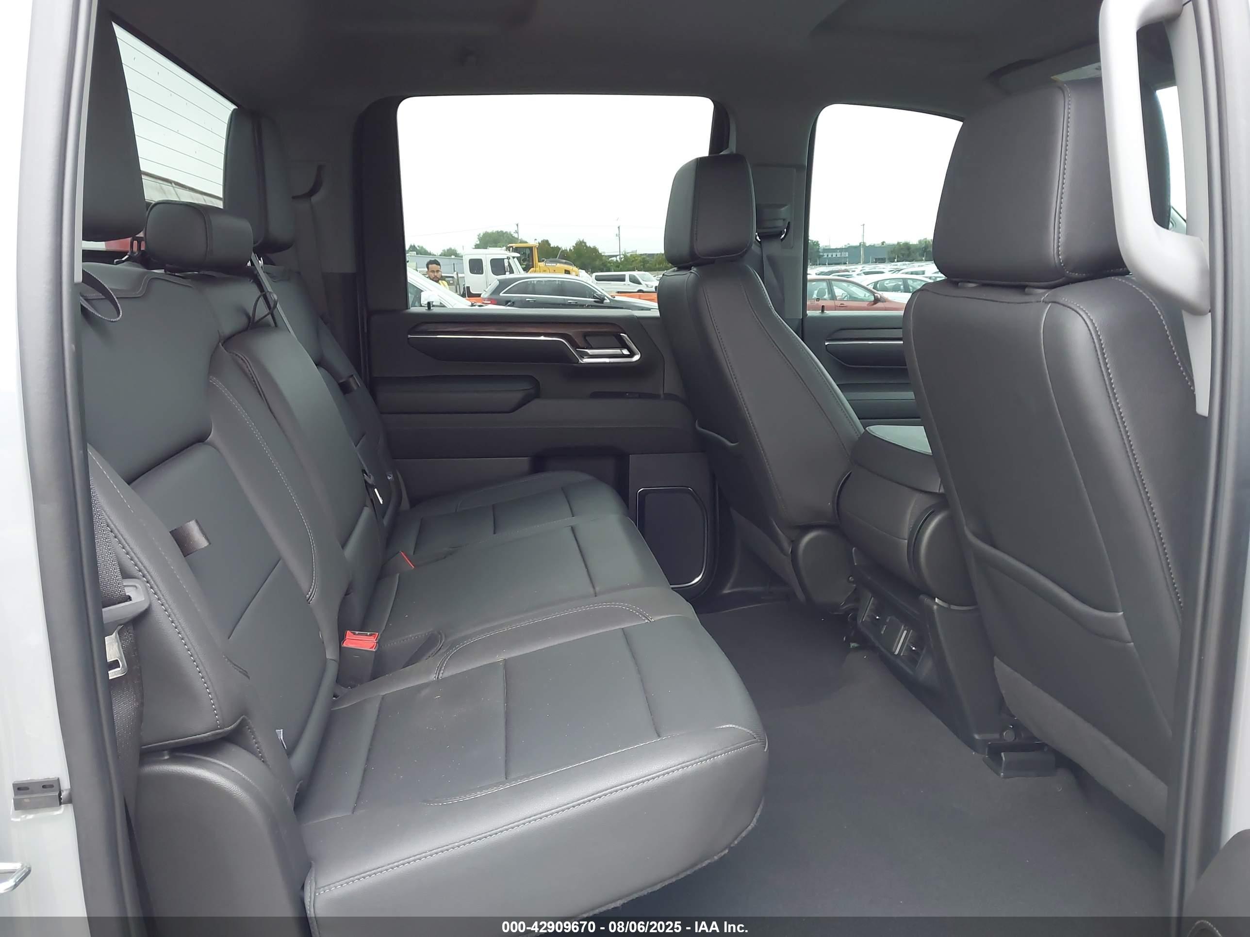 GMC SIERRA image 8