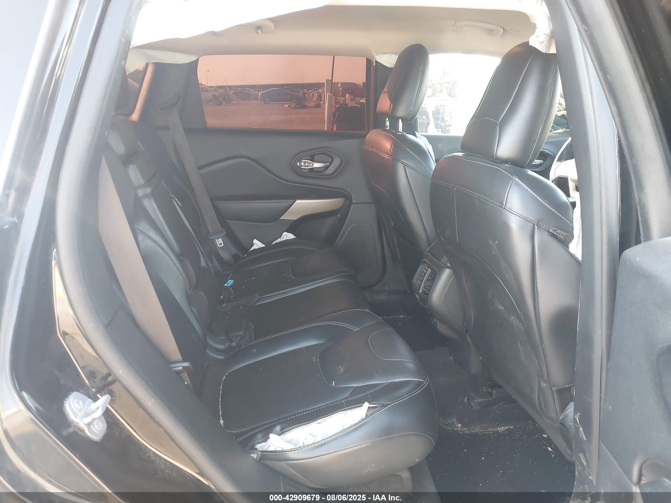 JEEP CHEROKEE image 8