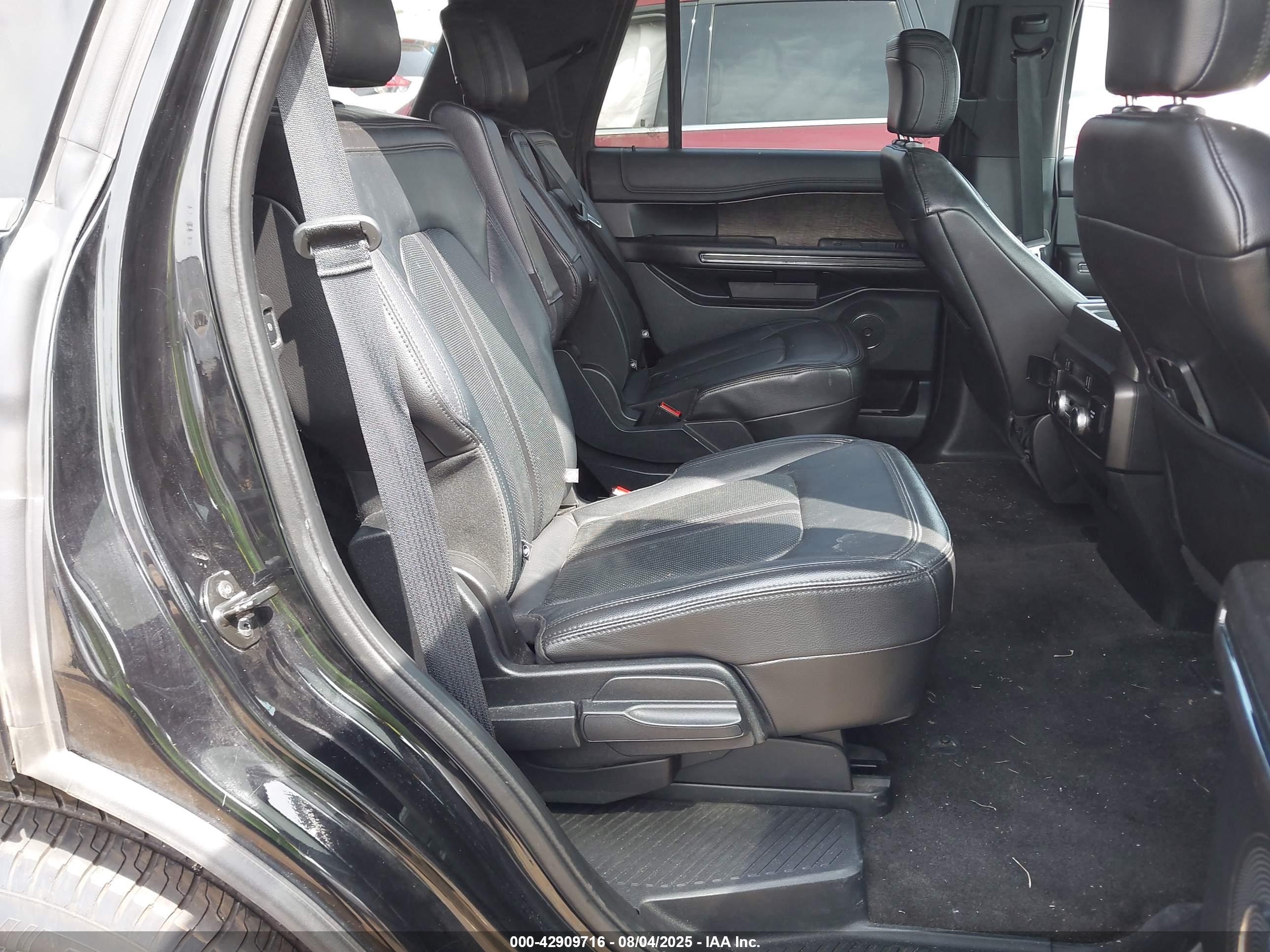 FORD EXPEDITION image 8