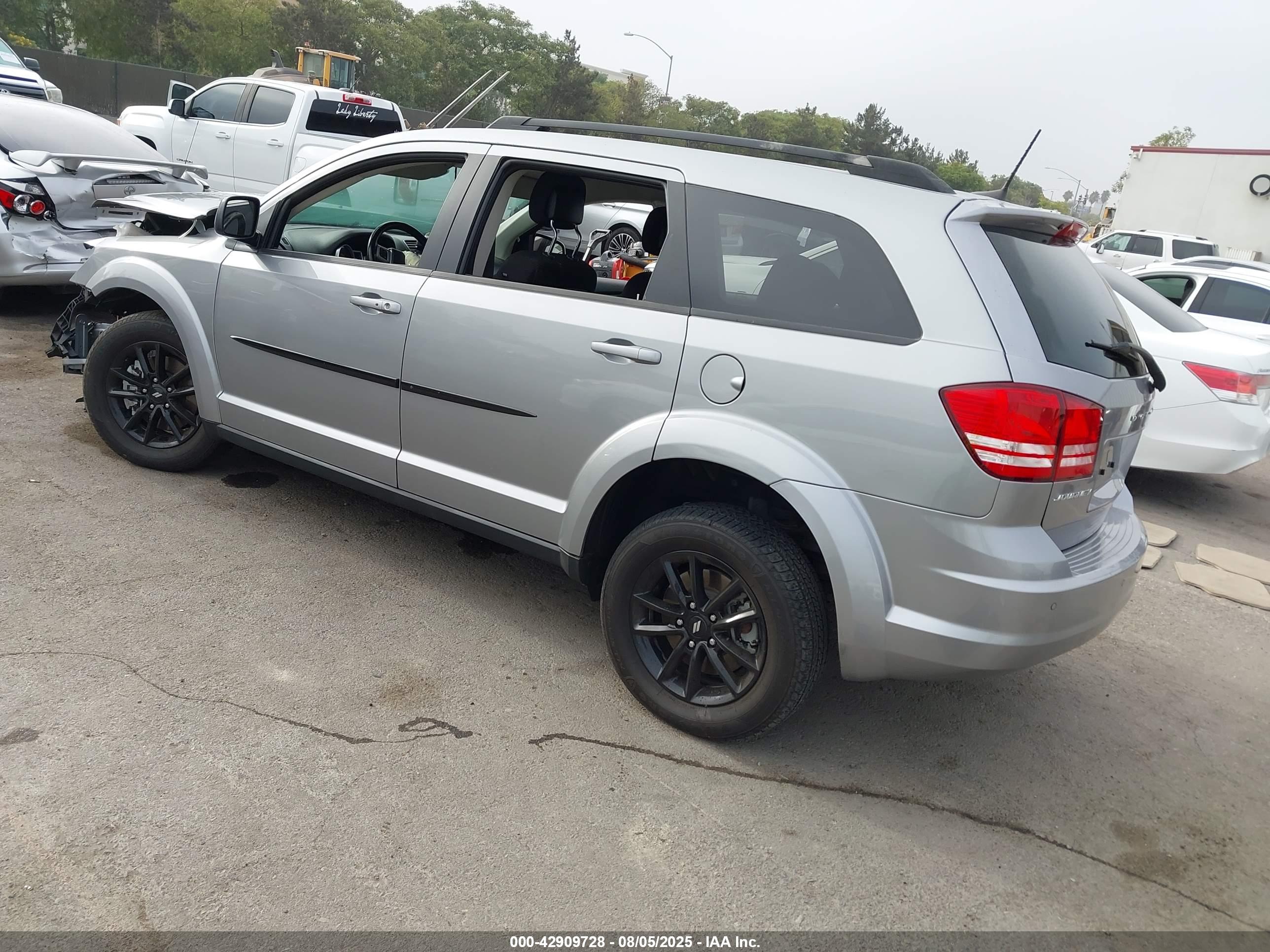 DODGE JOURNEY image 3
