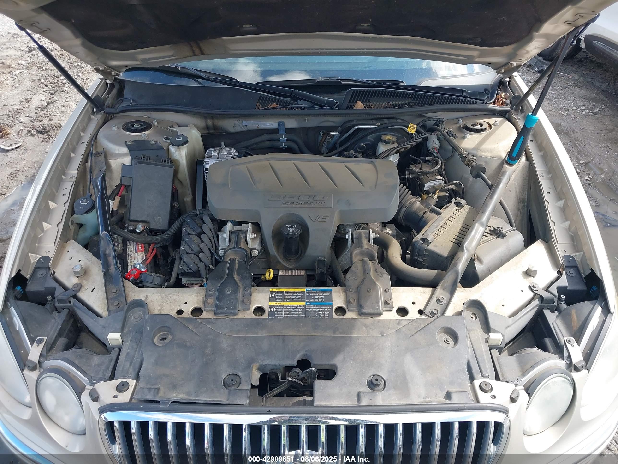 BUICK LACROSSE image 10