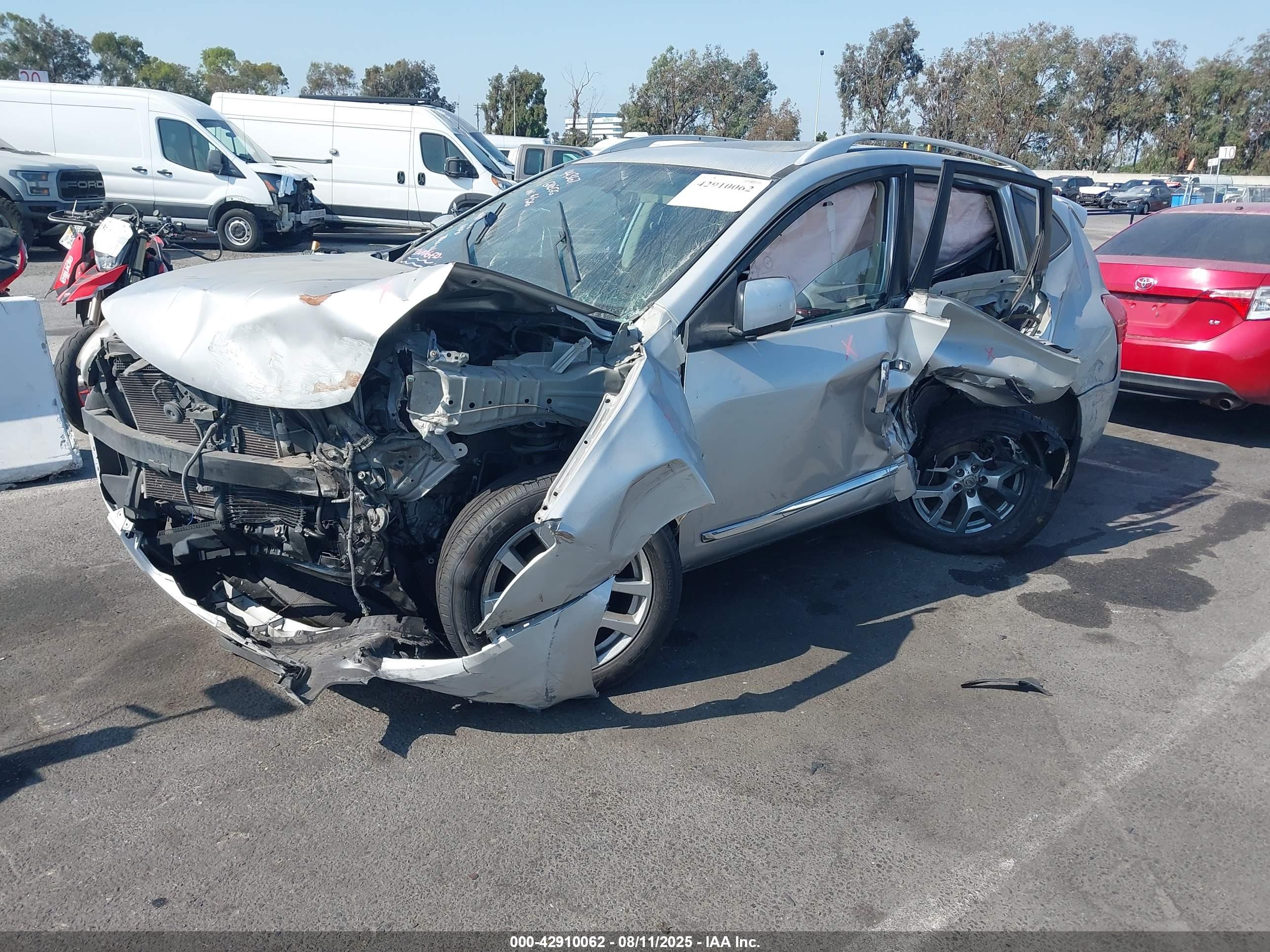 NISSAN ROGUE image 2