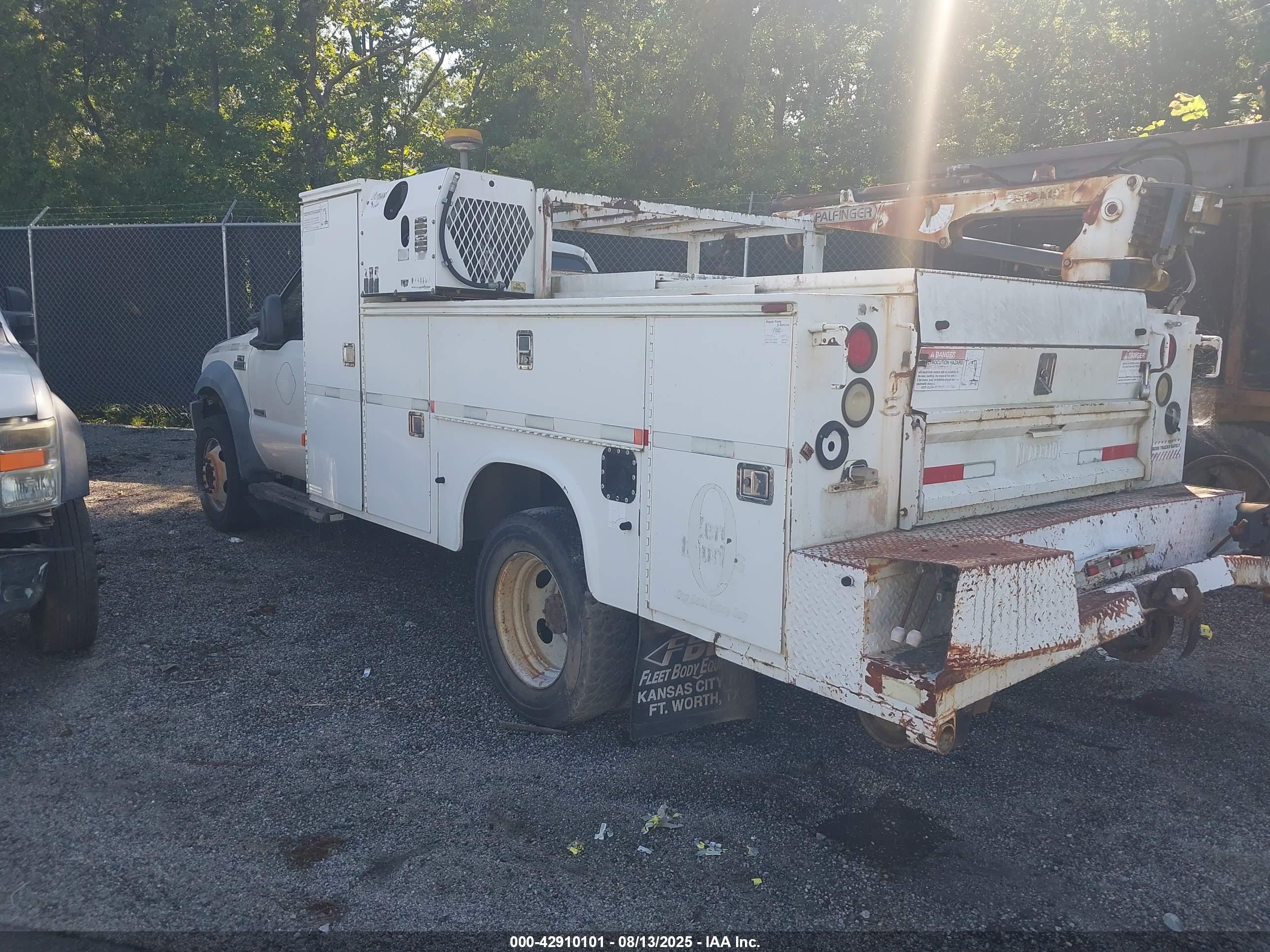 FORD F-550 image 3