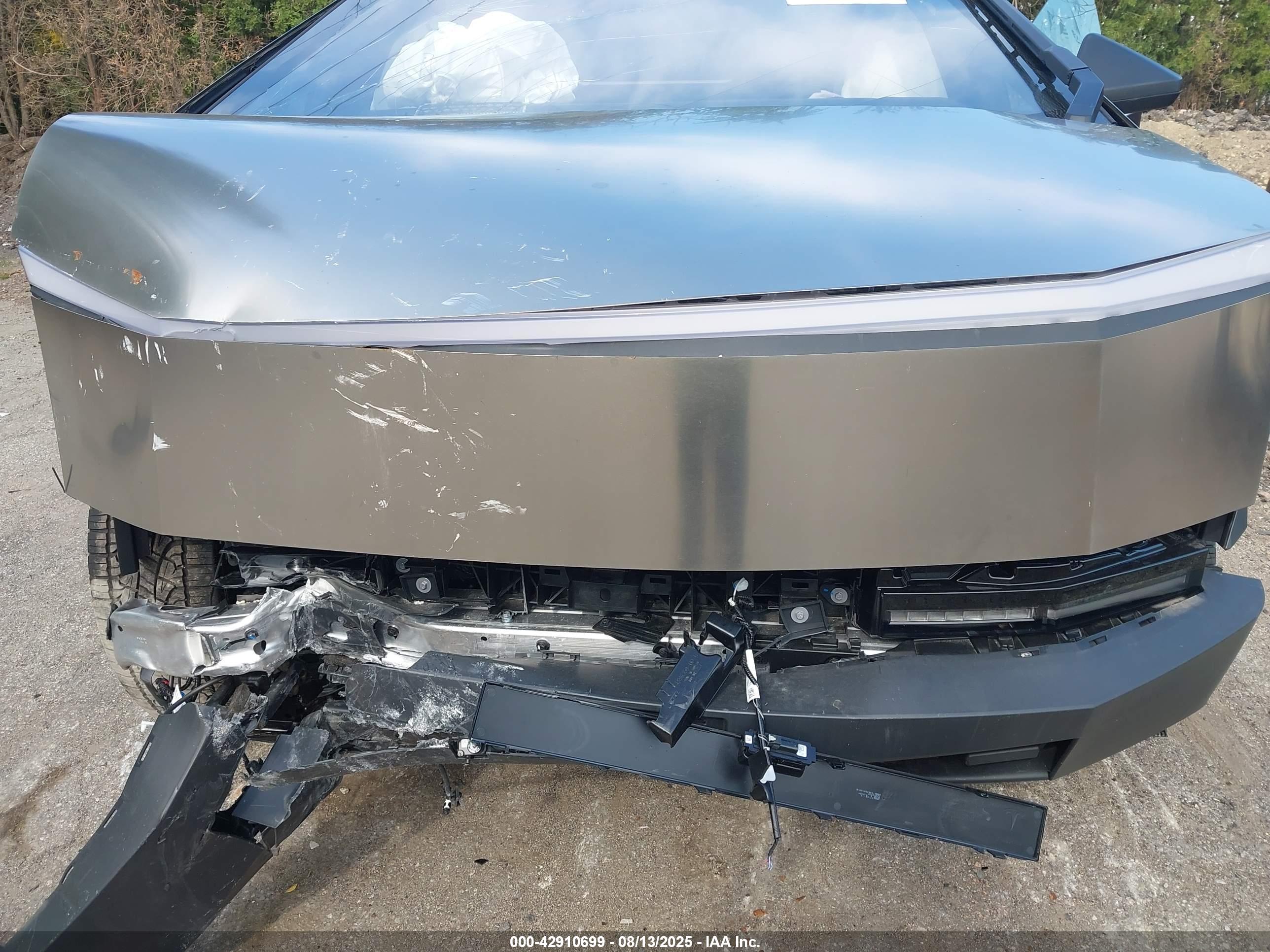 TESLA CYBERTRUCK image 10