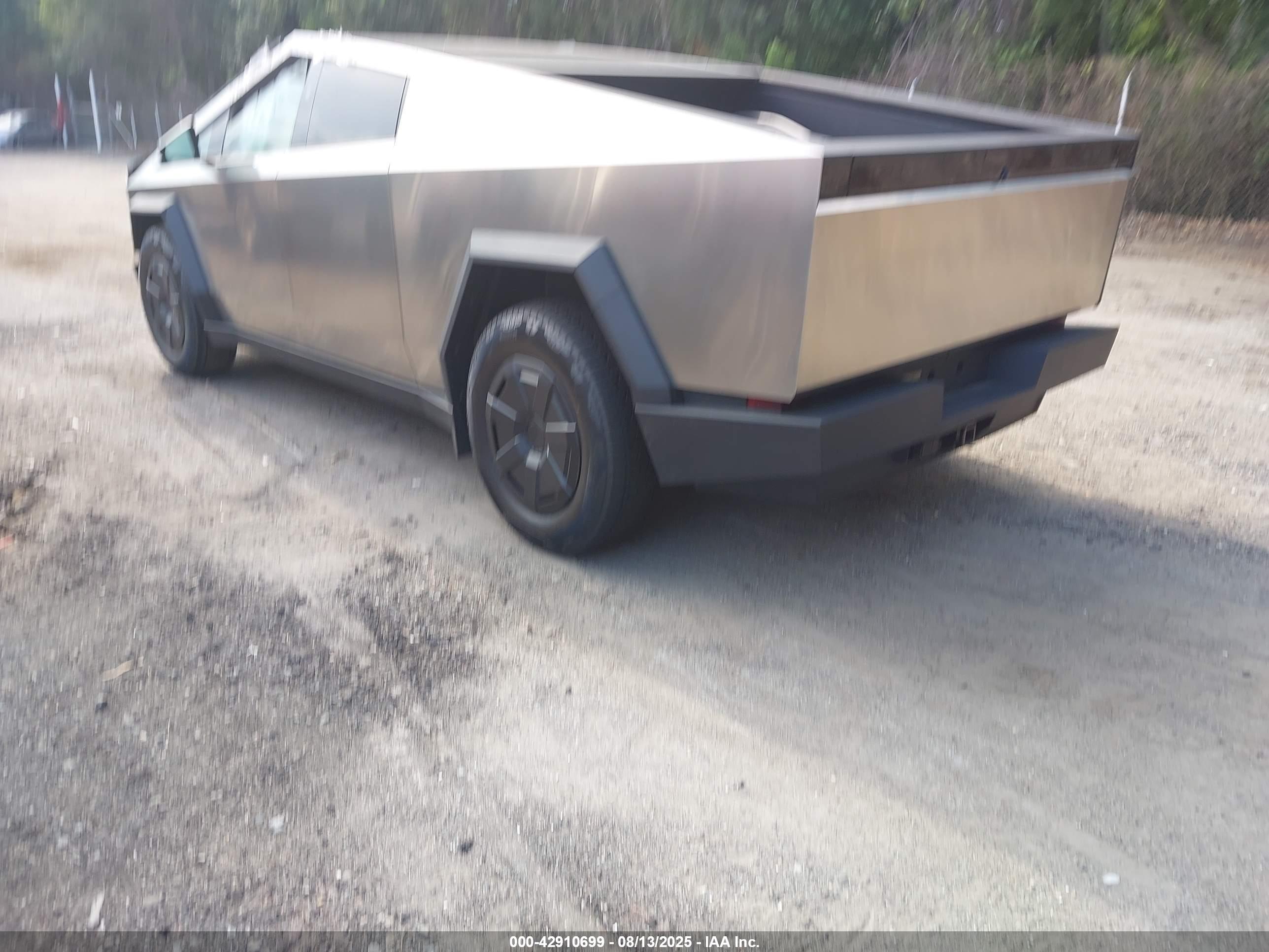TESLA CYBERTRUCK image 3