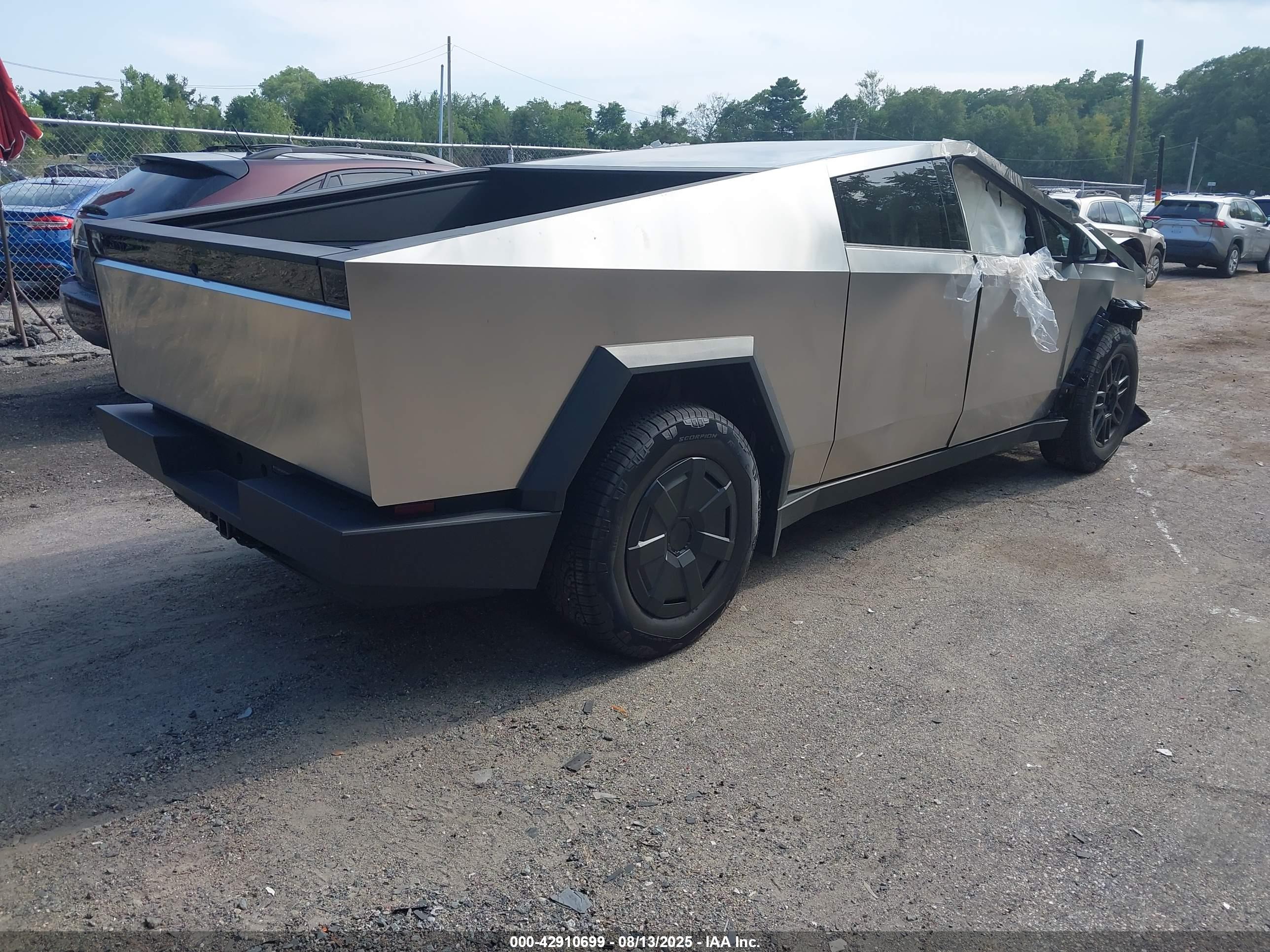 TESLA CYBERTRUCK image 4