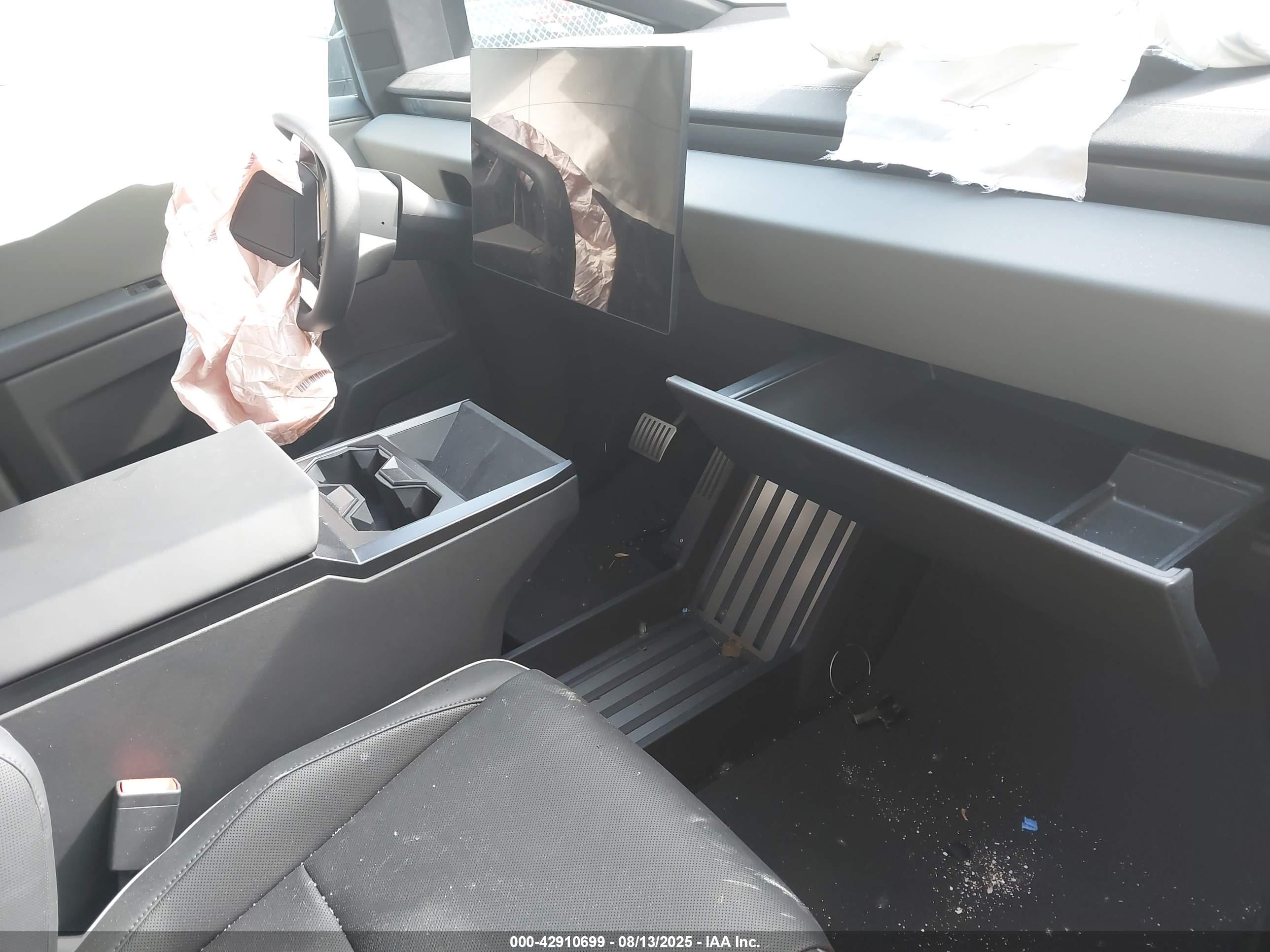 TESLA CYBERTRUCK image 5