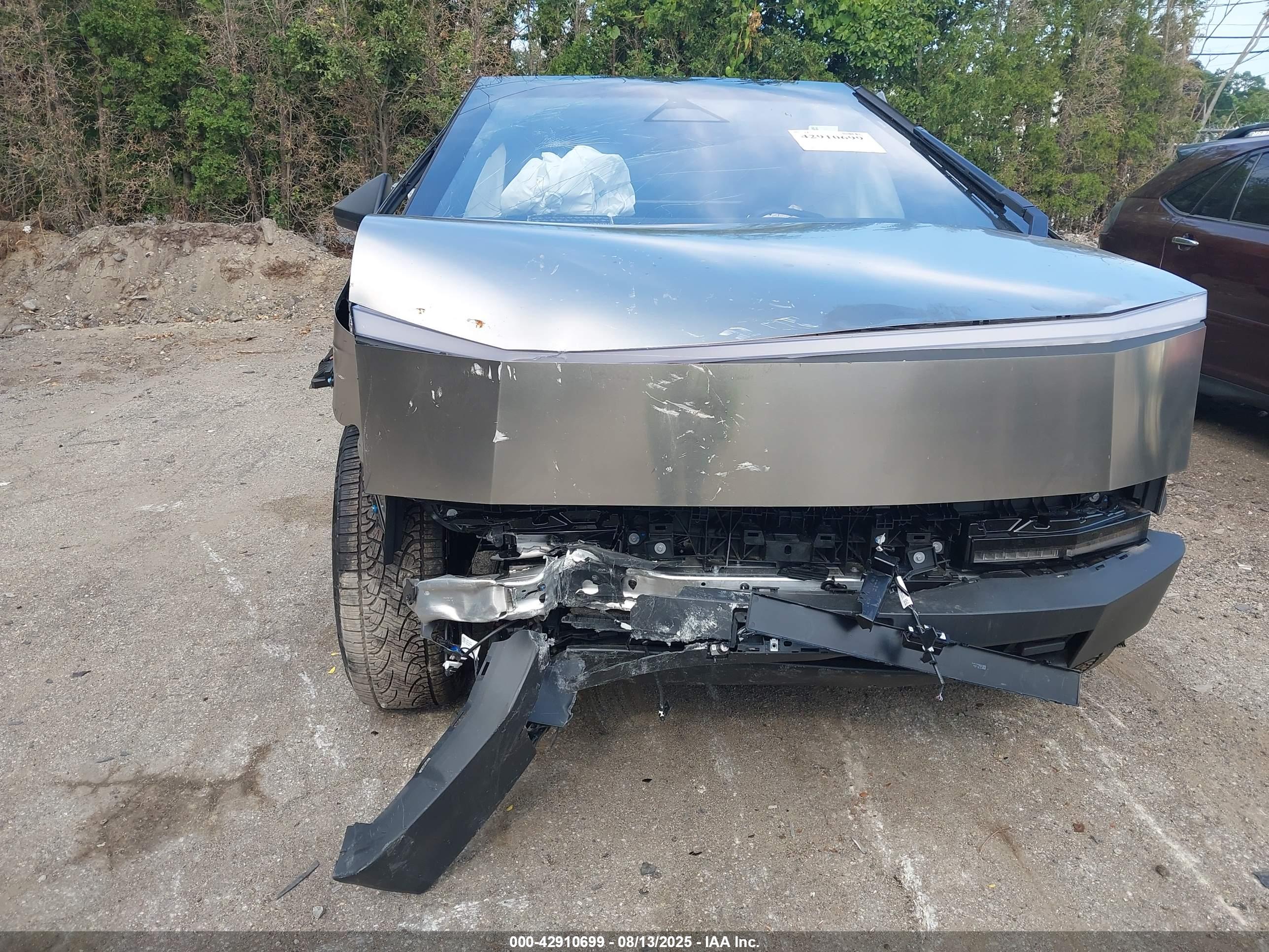 TESLA CYBERTRUCK image 6