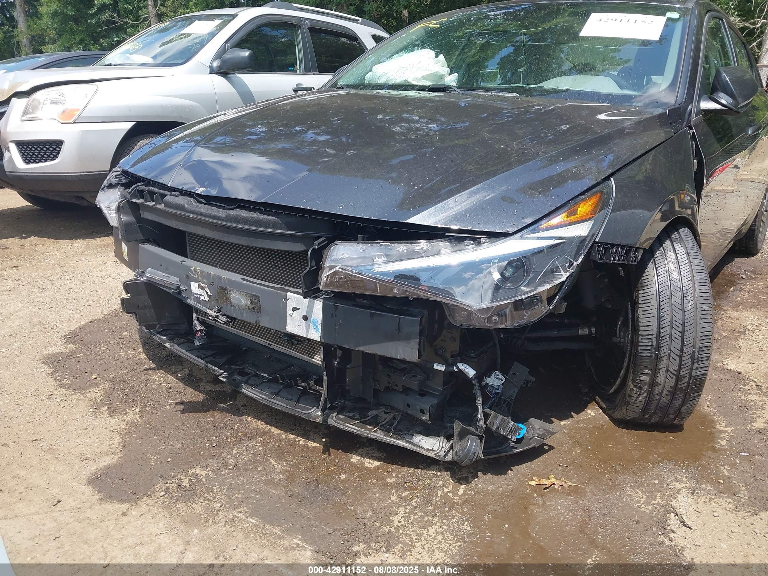 HYUNDAI ELANTRA image 6