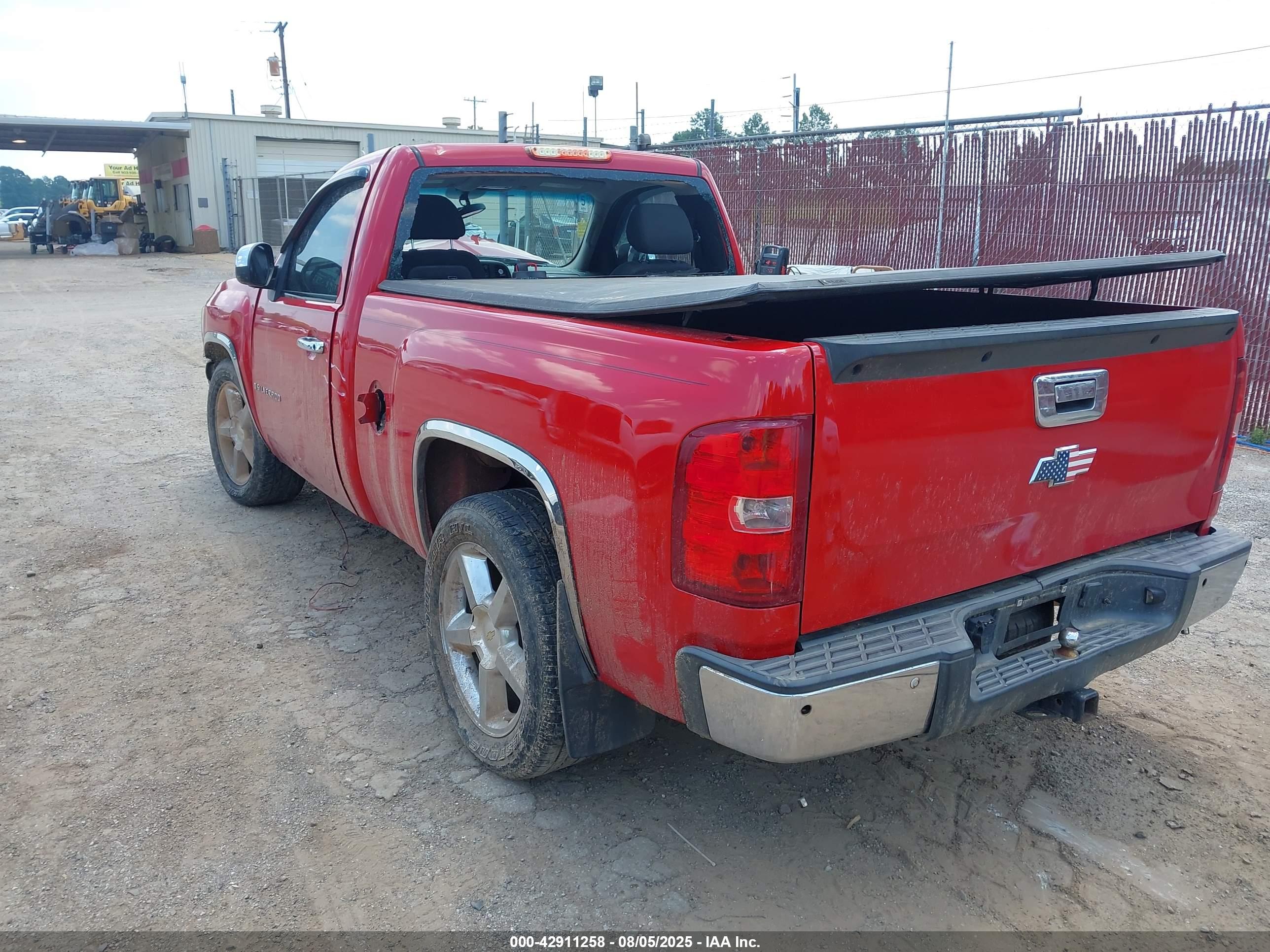 CHEVROLET SILVERADO image 3