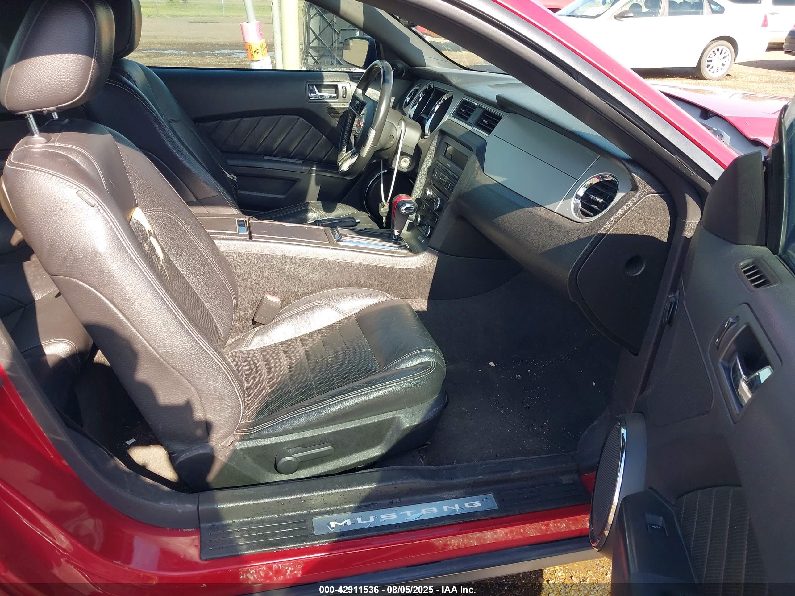 FORD MUSTANG image 5