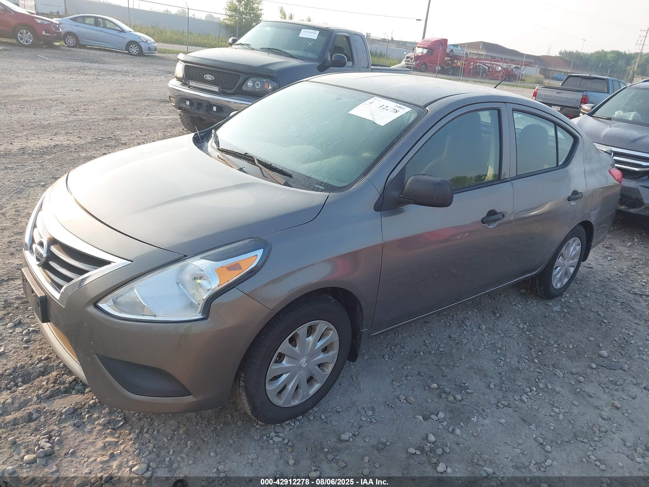 NISSAN VERSA image 2